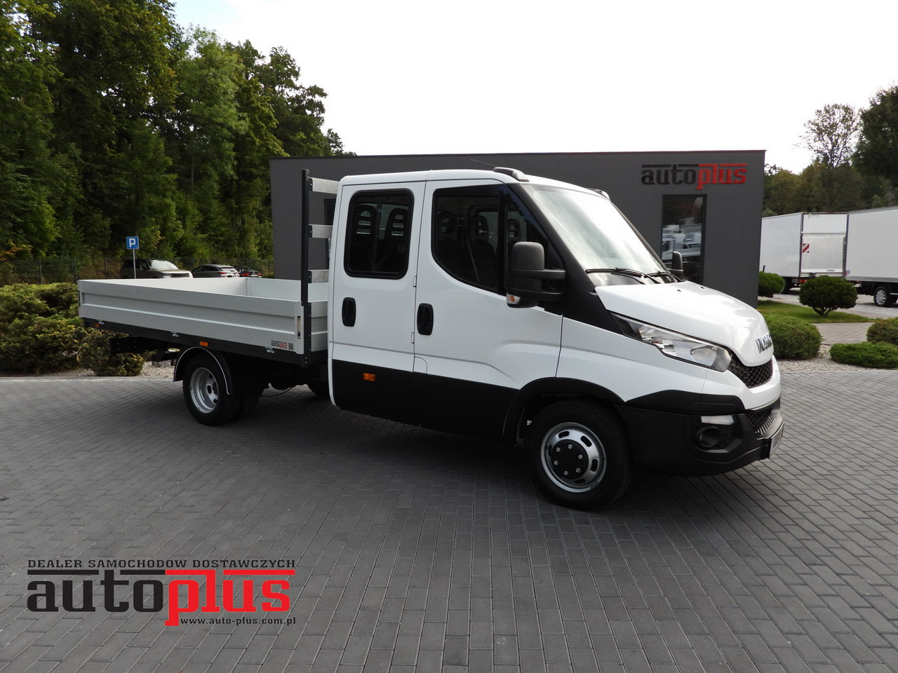 IVECO DAILY 35C17 STAKE BODY DOUBLE CABIN DOKA 7 SEATS CRUISE CONTROL TWIN WHEELS AIR CONDITIONING  170HP - Utilitaire double cabine: photos 1 IVECO DAILY 35C17 STAKE BODY DOUBLE CABIN DOKA 7 SEATS CRUISE CONTROL TWIN WHEELS AIR CONDITIONING  170HP - Utilitaire double cabine: photos 1