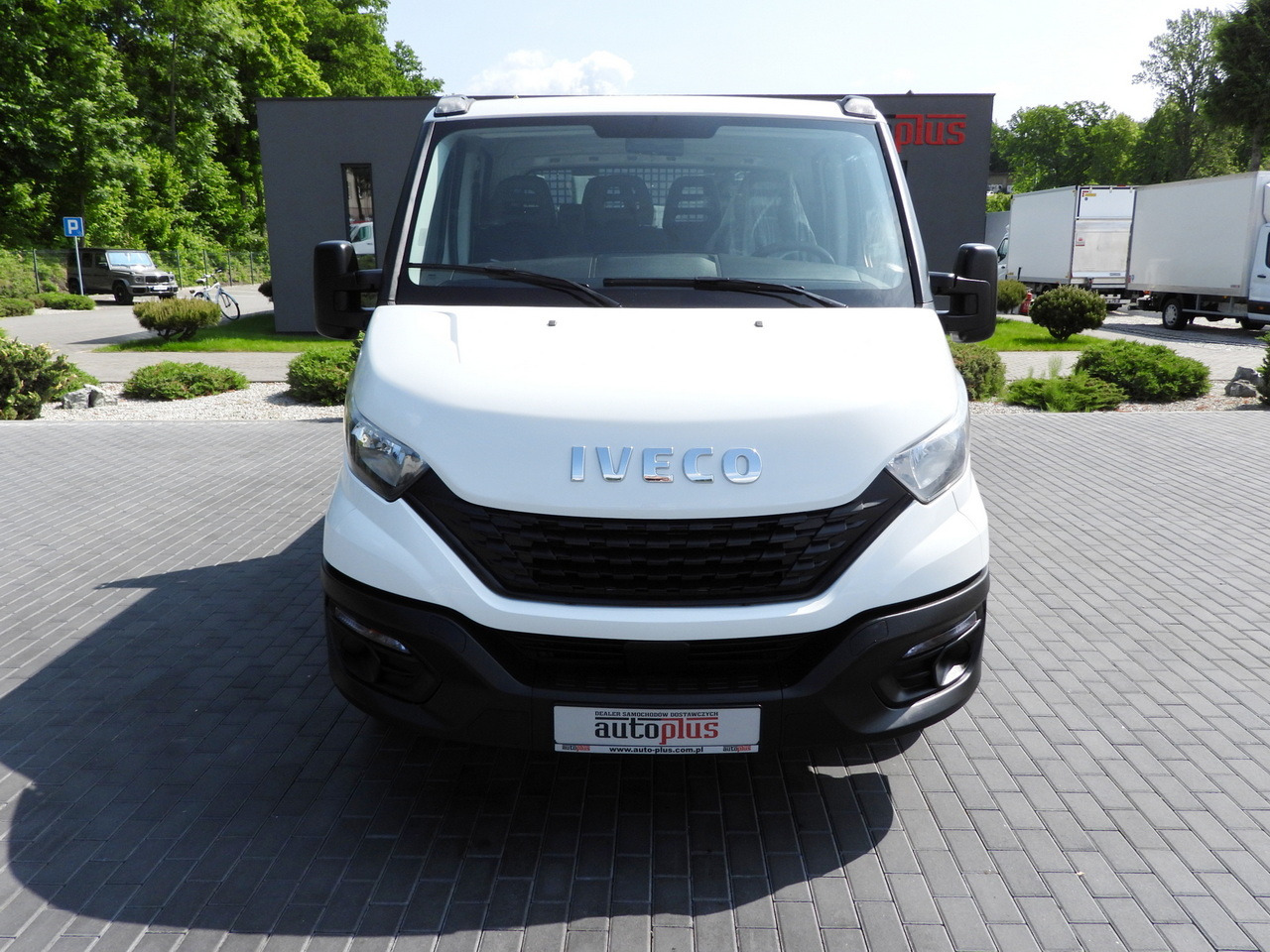 IVECO DAILY 35S12 STAKE BODY DOUBLE CABIN DOKA 7 SEATS AIR CONDITIONING  120HP - Utilitaire double cabine: photos 5 IVECO DAILY 35S12 STAKE BODY DOUBLE CABIN DOKA 7 SEATS AIR CONDITIONING  120HP - Utilitaire double cabine: photos 5