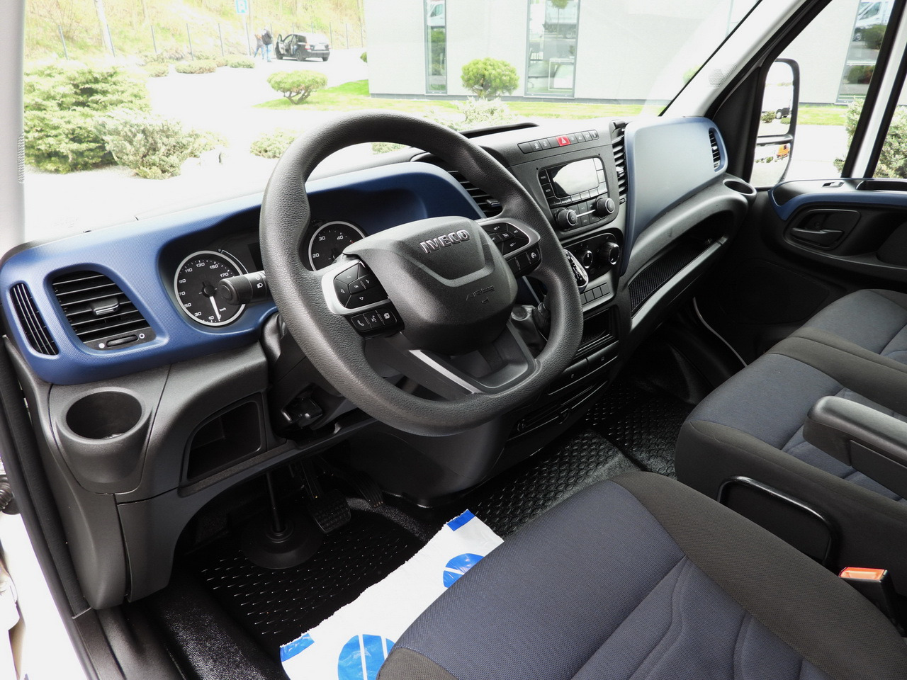 IVECO DAILY 35S14 REFRIGERATOR VAN 0*C POWER SUPPLY 230V CRUISE CONTROL AUTOMATIC TRANSMISSION HI-MATIC AIR CONDITIONING 140HP - Utilitaire frigorifique: photos 2 IVECO DAILY 35S14 REFRIGERATOR VAN 0*C POWER SUPPLY 230V CRUISE CONTROL AUTOMATIC TRANSMISSION HI-MATIC AIR CONDITIONING 140HP - Utilitaire frigorifique: photos 2