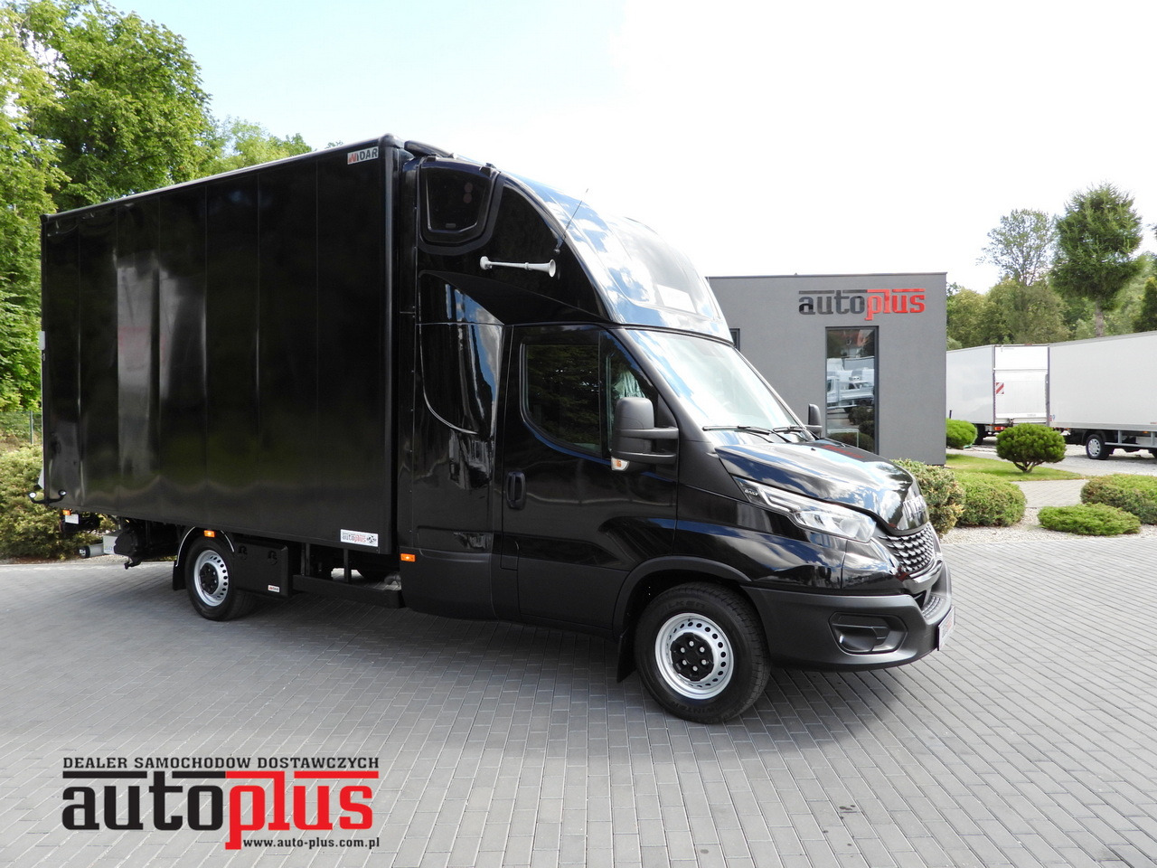 IVECO DAILY 35S18 BOX LIFT 8 PALLETS WEBASTO CRUISE CONTROL NAVIGATION LED LIGHTS PNEUMATICS AIR CONDITIONING  180HP - Utilitaire frigorifique: photos 1 IVECO DAILY 35S18 BOX LIFT 8 PALLETS WEBASTO CRUISE CONTROL NAVIGATION LED LIGHTS PNEUMATICS AIR CONDITIONING  180HP - Utilitaire frigorifique: photos 1