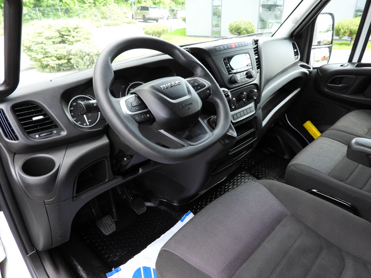 IVECO DAILY 35S18 TARPAULIN 10 PALLETS CRUISE CONTROL LED LIGHTS AIR CONDITIONING 180HP - Utilitaire rideaux coulissants (PLSC): photos 2 IVECO DAILY 35S18 TARPAULIN 10 PALLETS CRUISE CONTROL LED LIGHTS AIR CONDITIONING 180HP - Utilitaire rideaux coulissants (PLSC): photos 2