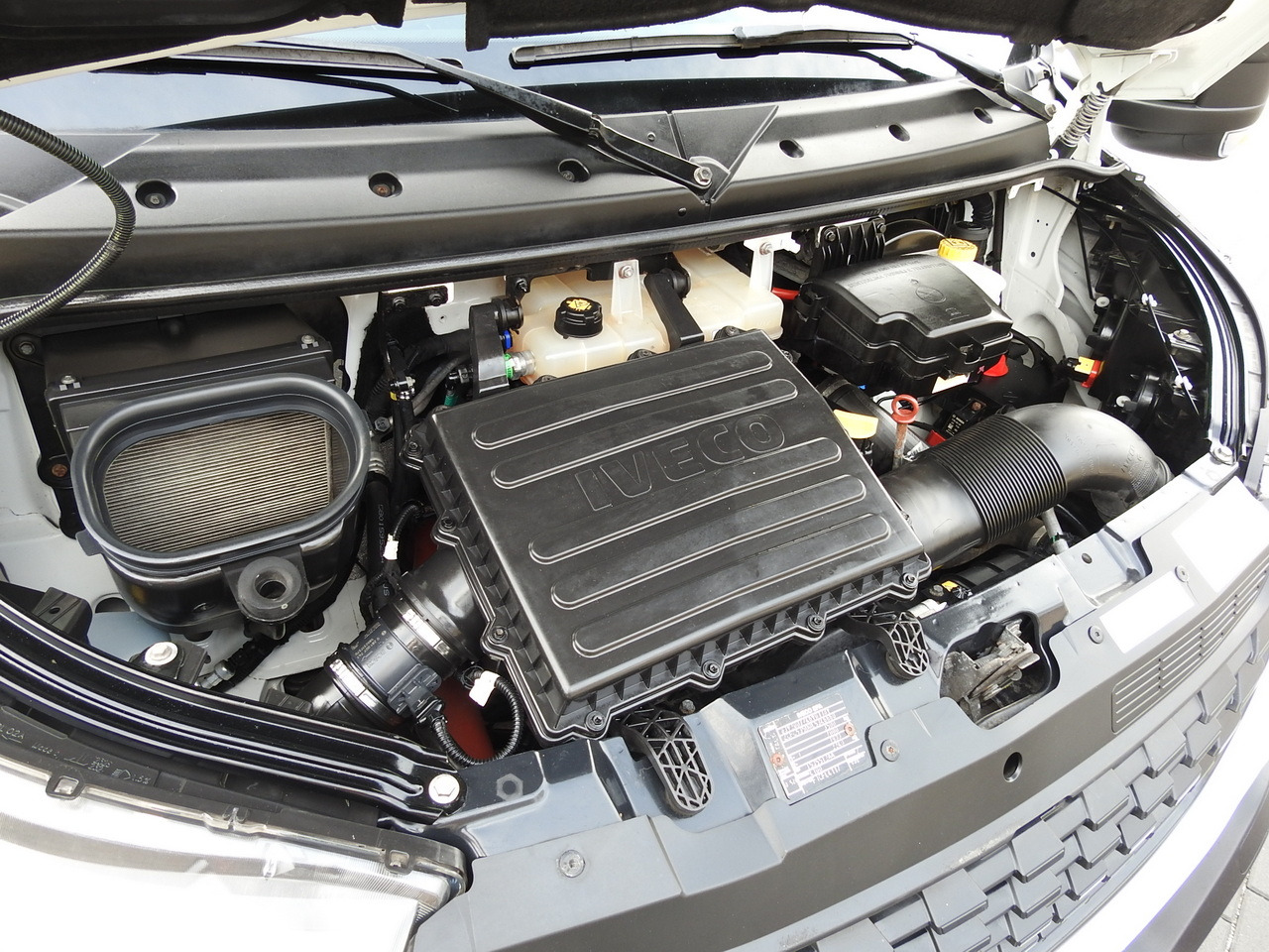 Utilitaire rideaux coulissants (PLSC) IVECO DAILY 35S18 TARPAULIN 10 PALLETS WEBASTO CRUISE CONTROL AIR CONDITIONING 180HP: photos 27 Utilitaire rideaux coulissants (PLSC) IVECO DAILY 35S18 TARPAULIN 10 PALLETS WEBASTO CRUISE CONTROL AIR CONDITIONING 180HP: photos 27