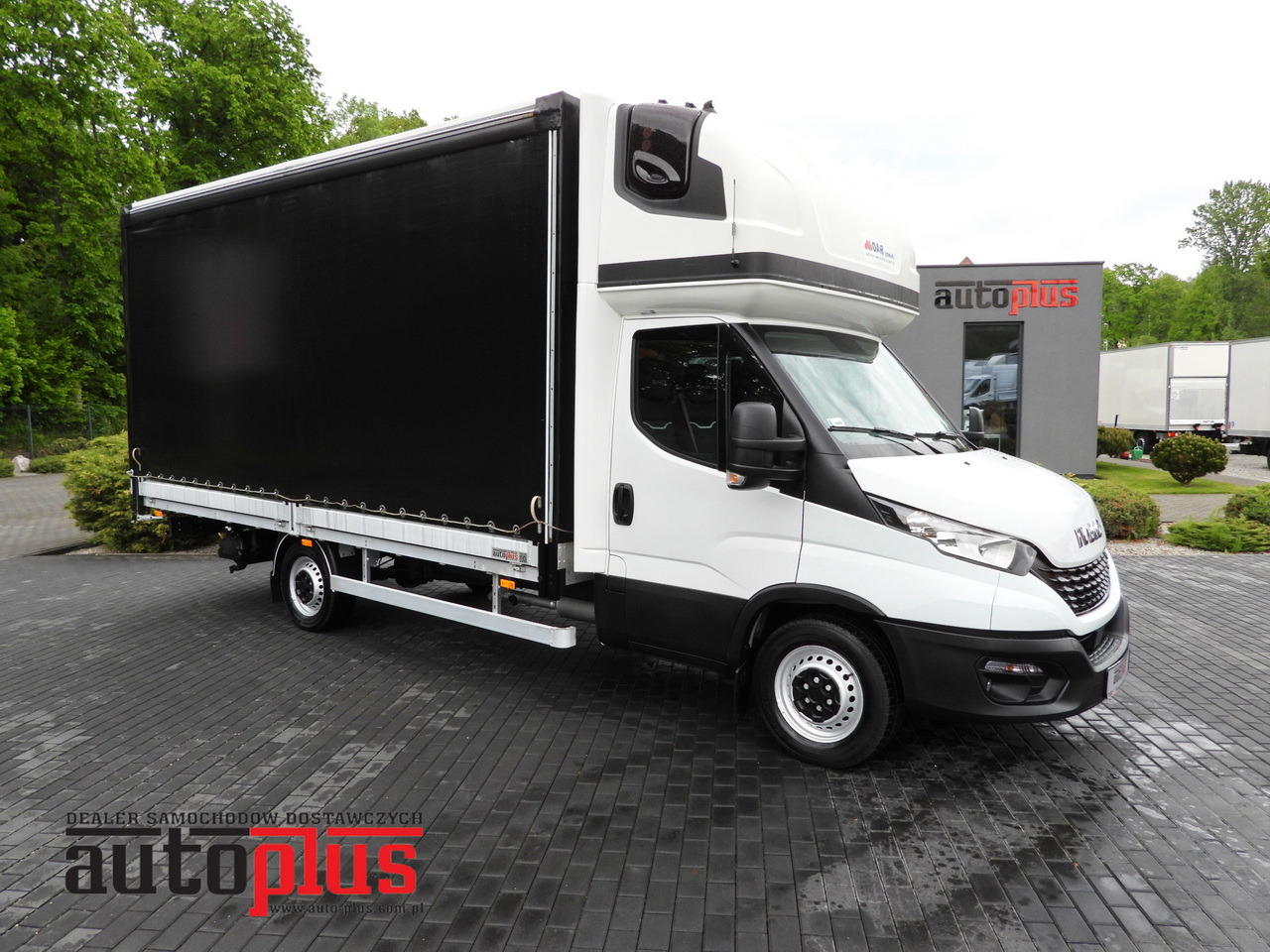 IVECO DAILY  35S18 TARPAULIN 10 PALLETS WEBASTO CRUISE CONTROL AIR CONDITIONING  180HP - Utilitaire rideaux coulissants (PLSC): photos 1 IVECO DAILY  35S18 TARPAULIN 10 PALLETS WEBASTO CRUISE CONTROL AIR CONDITIONING  180HP - Utilitaire rideaux coulissants (PLSC): photos 1