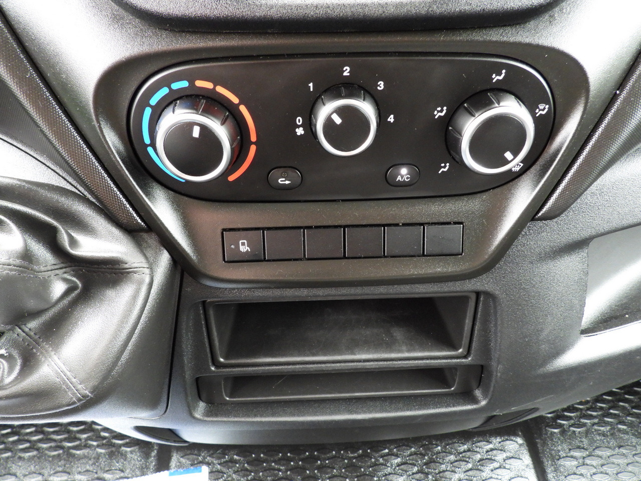 Utilitaire rideaux coulissants (PLSC) IVECO DAILY 35S18 TARPAULIN LIFT 8 PALLETS WEBASTO CRUISE CONTROL LED LIGHTS AIR CONDITIONING  180HP: photos 41