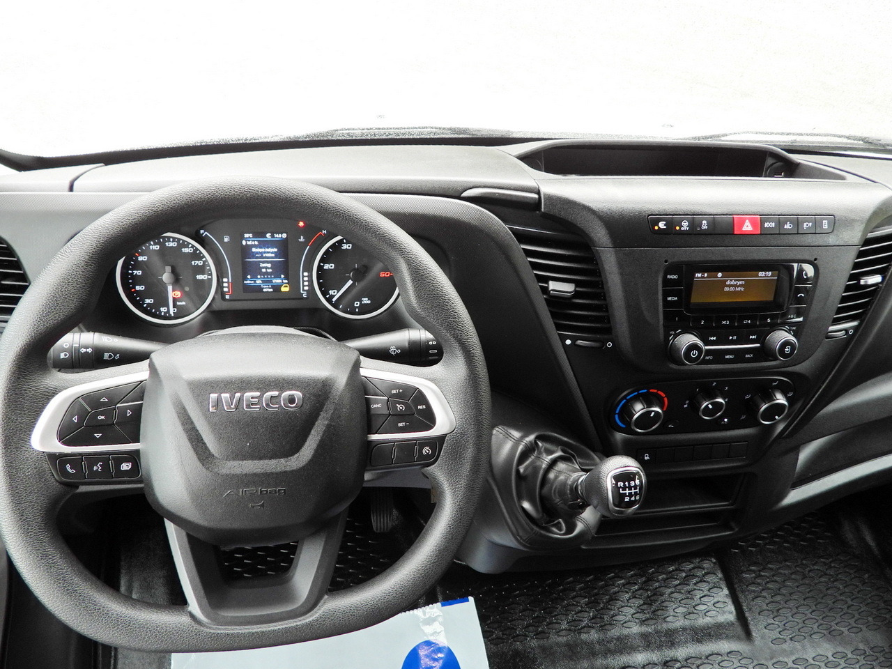 Utilitaire rideaux coulissants (PLSC) IVECO DAILY 35S18 TARPAULIN LIFT 8 PALLETS WEBASTO CRUISE CONTROL LED LIGHTS AIR CONDITIONING  180HP: photos 33