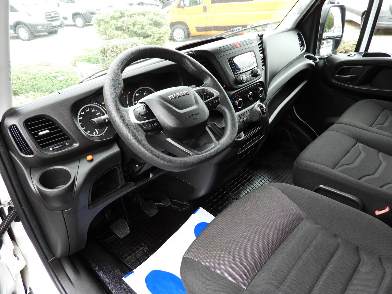 IVECO DAILY 35S18 TARPAULIN LIFT 8 PALLETS WEBASTO CRUISE CONTROL LED LIGHTS AIR CONDITIONING  180HP - Utilitaire rideaux coulissants (PLSC): photos 2 IVECO DAILY 35S18 TARPAULIN LIFT 8 PALLETS WEBASTO CRUISE CONTROL LED LIGHTS AIR CONDITIONING  180HP - Utilitaire rideaux coulissants (PLSC): photos 2