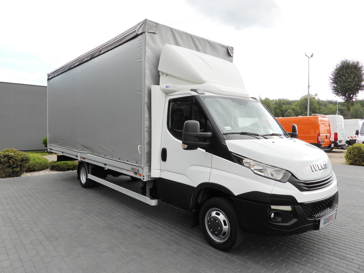 IVECO DAILY 50C15 TARPAULIN 12 PALLETS CRUISE CONTROL TWIN WHEELS AIR CONDITIONING 150HP - Utilitaire rideaux coulissants (PLSC): photos 4 IVECO DAILY 50C15 TARPAULIN 12 PALLETS CRUISE CONTROL TWIN WHEELS AIR CONDITIONING 150HP - Utilitaire rideaux coulissants (PLSC): photos 4