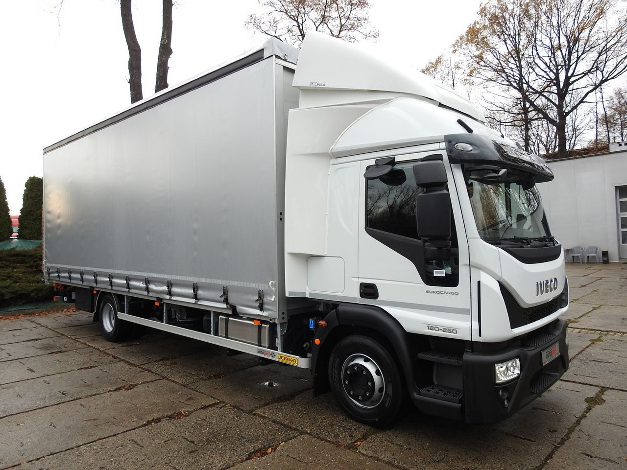 IVECO EUROCARGO 120-250 NEW TARPAULIN LIFT 18 PALLETS WEBASTO CRUISE CONTROL AIR CONDITIONING LED LIGHTS PNEUMATICS AUTOMATIC TRANSMISSION HI-MATIC 250HP - Utilitaire rideaux coulissants (PLSC): photos 4 IVECO EUROCARGO 120-250 NEW TARPAULIN LIFT 18 PALLETS WEBASTO CRUISE CONTROL AIR CONDITIONING LED LIGHTS PNEUMATICS AUTOMATIC TRANSMISSION HI-MATIC 250HP - Utilitaire rideaux coulissants (PLSC): photos 4