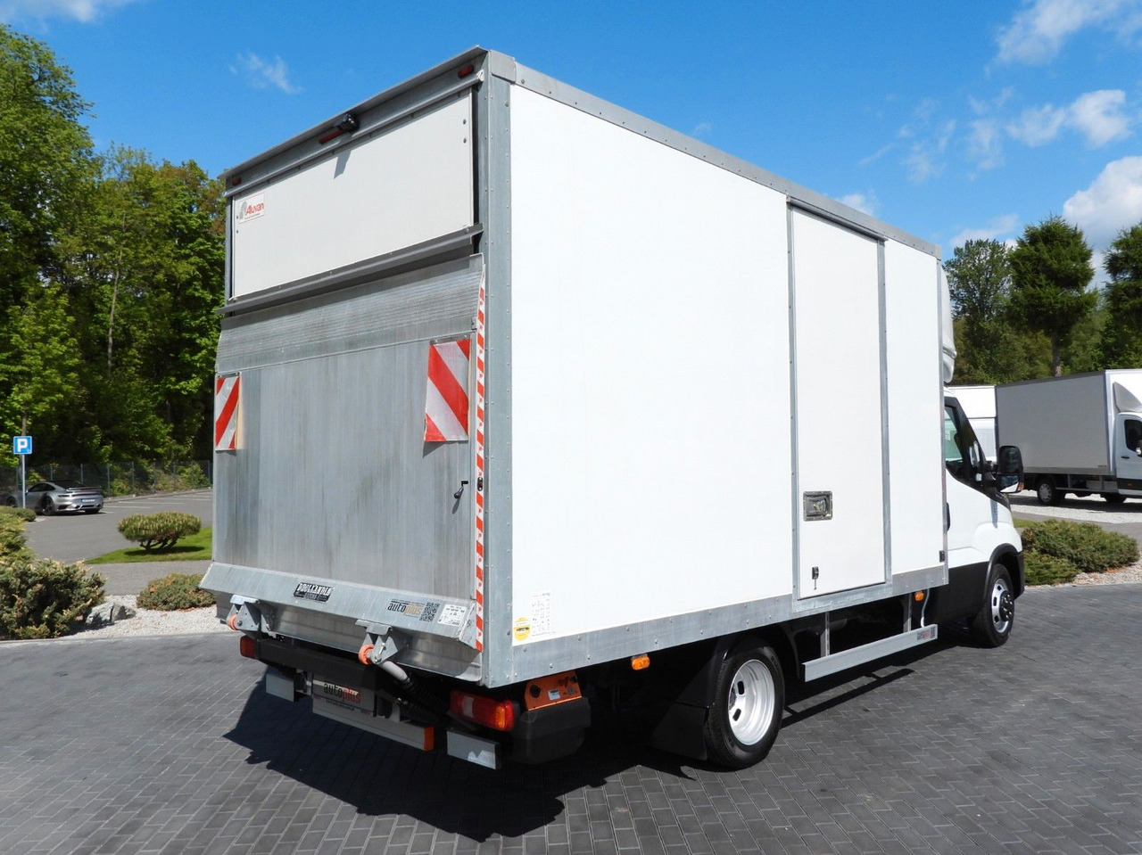 Iveco DAILY 35C16 KOFFER AUFZUG 8 PALETTEN TEMPOMAT - Fourgon grand volume: photos 3 Iveco DAILY 35C16 KOFFER AUFZUG 8 PALETTEN TEMPOMAT - Fourgon grand volume: photos 3