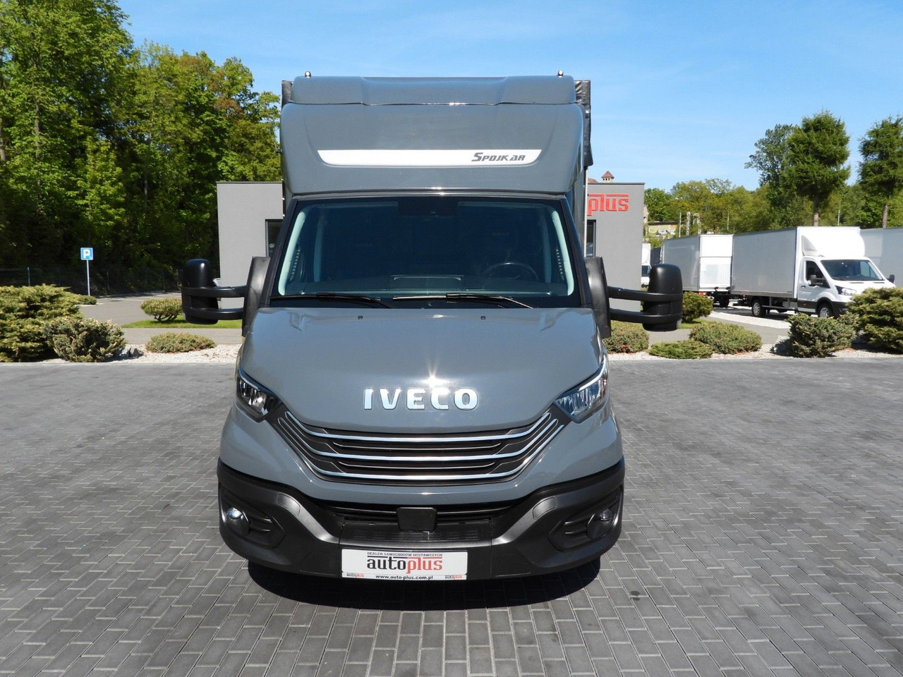 Iveco DAILY 35S18 PRITSCHE PLANE 10 PALETTEN WEBASTO - Utilitaire rideaux coulissants (PLSC), Utilitaire double cabine: photos 5 Iveco DAILY 35S18 PRITSCHE PLANE 10 PALETTEN WEBASTO - Utilitaire rideaux coulissants (PLSC), Utilitaire double cabine: photos 5
