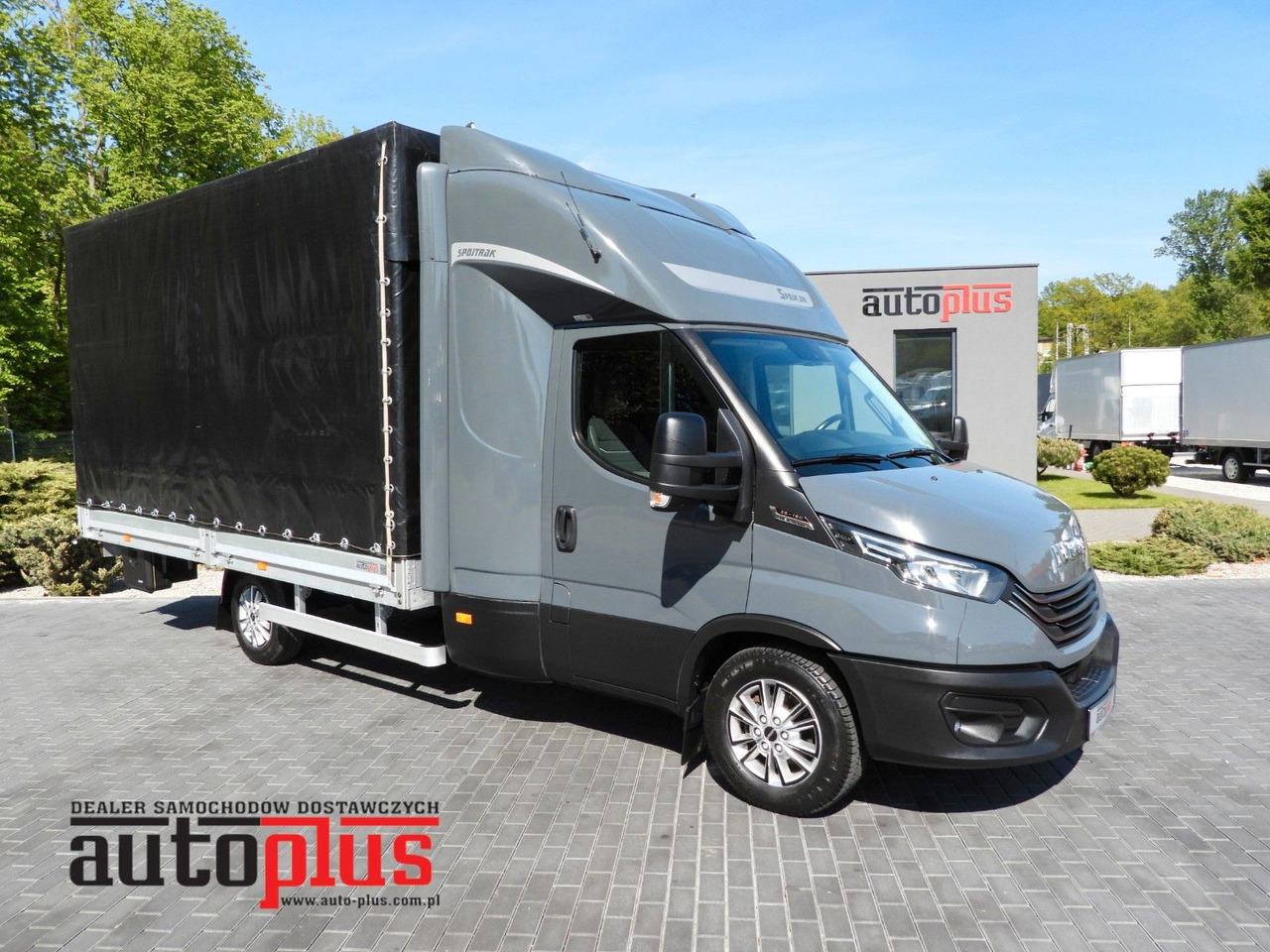 Iveco DAILY 35S18 PRITSCHE PLANE 10 PALETTEN WEBASTO - Utilitaire rideaux coulissants (PLSC), Utilitaire double cabine: photos 1 Iveco DAILY 35S18 PRITSCHE PLANE 10 PALETTEN WEBASTO - Utilitaire rideaux coulissants (PLSC), Utilitaire double cabine: photos 1