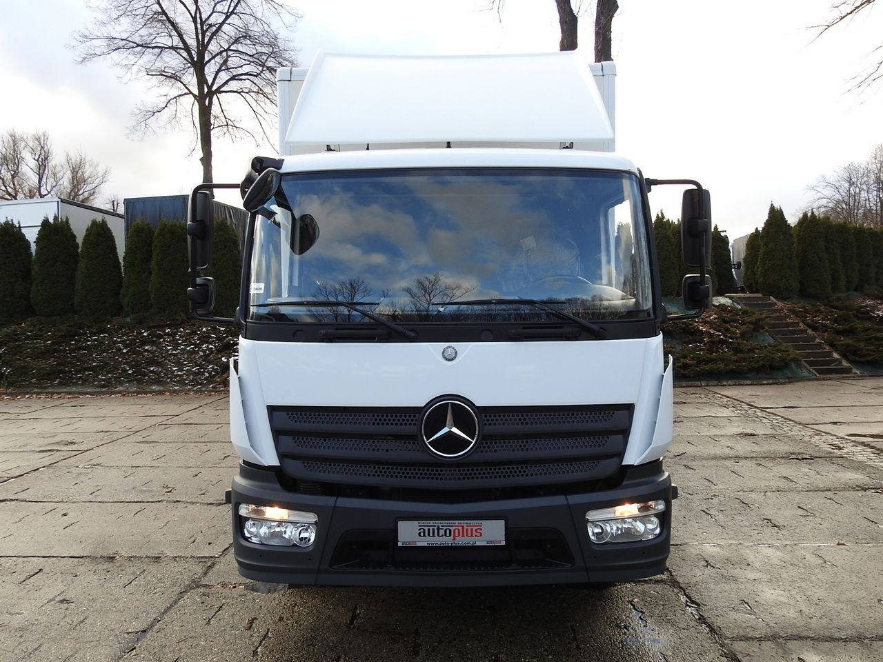 MERCEDES ATEGO 12.24 BOX LIFT 18 PALLETS CRUISE CONTROL AUTOMATIC TRANSMISSION TWIN WHEELS AIR CONDITIONING 240HP - Fourgon grand volume: photos 5 MERCEDES ATEGO 12.24 BOX LIFT 18 PALLETS CRUISE CONTROL AUTOMATIC TRANSMISSION TWIN WHEELS AIR CONDITIONING 240HP - Fourgon grand volume: photos 5
