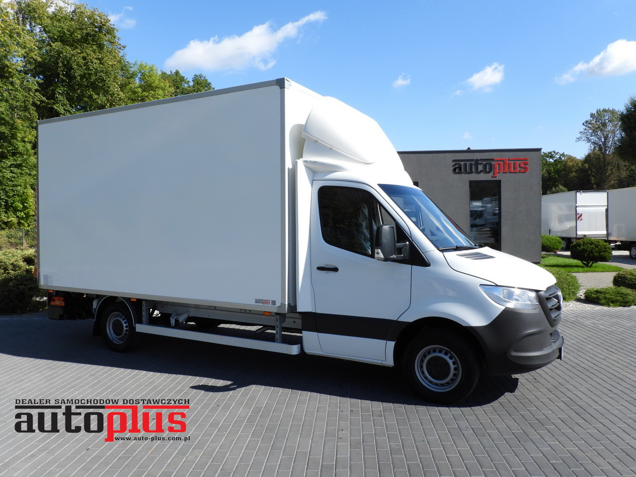 MERCEDES SPRINTER 315 BOX LIFT 8 PALLETS AIR CONDITIONING 150HP - Fourgon grand volume: photos 1 MERCEDES SPRINTER 315 BOX LIFT 8 PALLETS AIR CONDITIONING 150HP - Fourgon grand volume: photos 1
