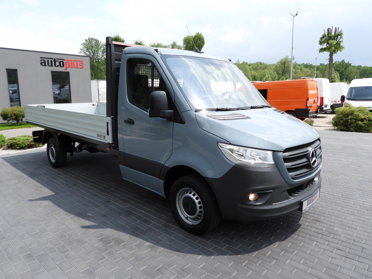 MERCEDES SPRINTER 315 STAKE BODY 8 PALLETS CRUISE CONTROL AIR CONDITIONING  150HP - Utilitaire plateau: photos 4 MERCEDES SPRINTER 315 STAKE BODY 8 PALLETS CRUISE CONTROL AIR CONDITIONING  150HP - Utilitaire plateau: photos 4