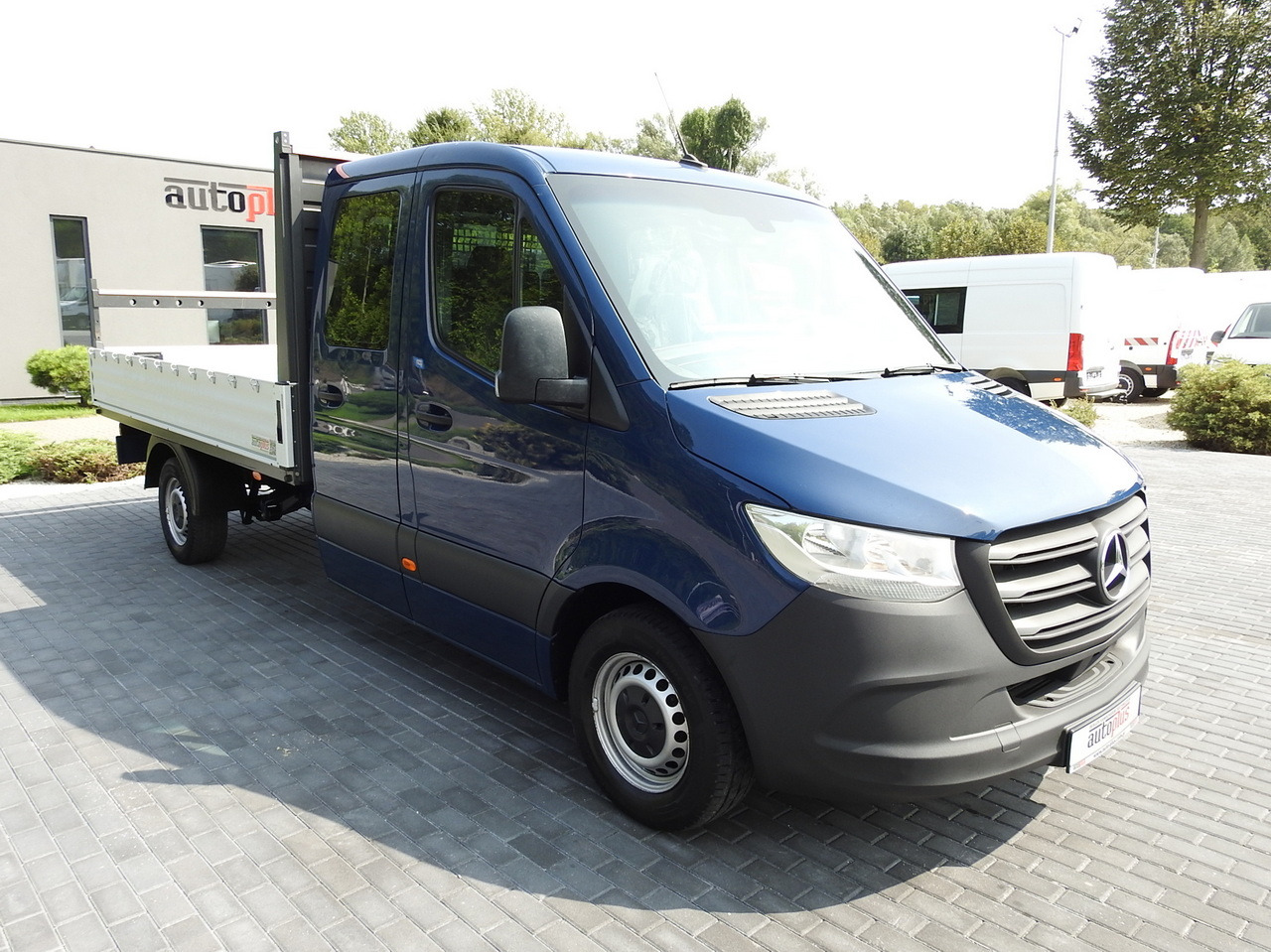 MERCEDES SPRINTER 316 STAKE BODY DOUBLE CABIN DOKA 7 SEATS AIR CONDITIONING 160HP - Utilitaire double cabine: photos 4 MERCEDES SPRINTER 316 STAKE BODY DOUBLE CABIN DOKA 7 SEATS AIR CONDITIONING 160HP - Utilitaire double cabine: photos 4