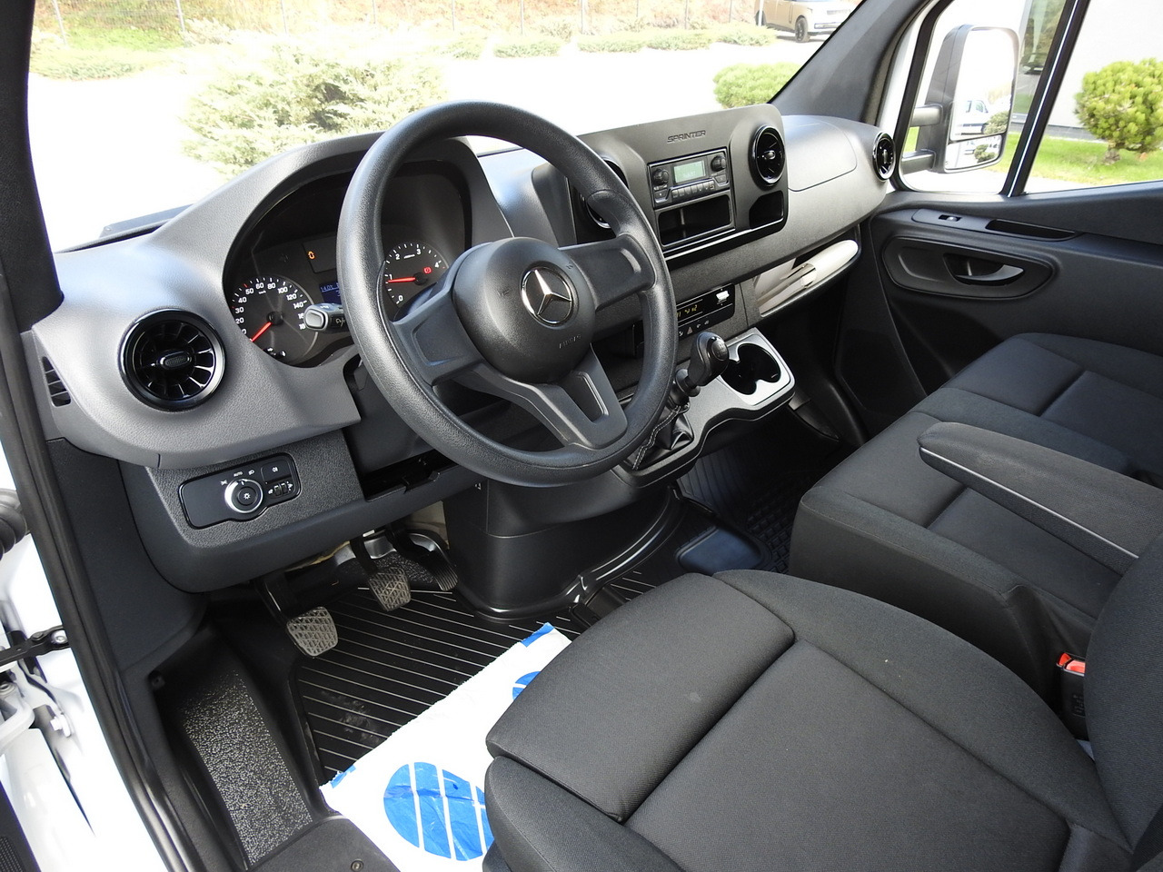 MERCEDES SPRINTER BOX LIFT 8 PALLETS AIR CONDITIONING 150HP - Fourgon grand volume: photos 2 MERCEDES SPRINTER BOX LIFT 8 PALLETS AIR CONDITIONING 150HP - Fourgon grand volume: photos 2