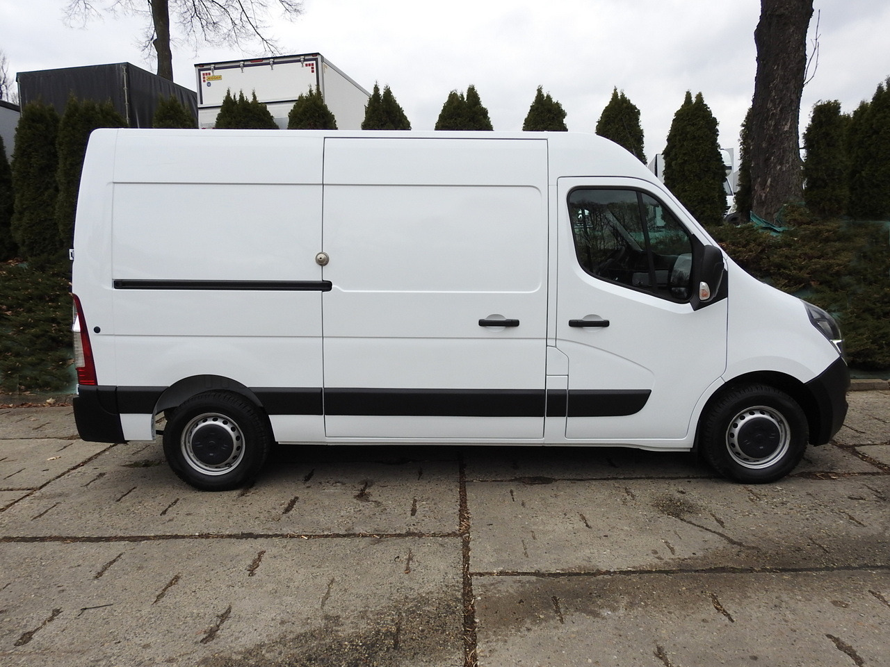 OPEL MOVANO REFRIGERATOR VAN 0*C CRUISE CONTROL NAVIGATION AIR CONDITIONING LED LIGHTS  136HP en leasing occasion OPEL MOVANO REFRIGERATOR VAN 0*C CRUISE CONTROL NAVIGATION AIR CONDITIONING LED LIGHTS  136HP: photos 7