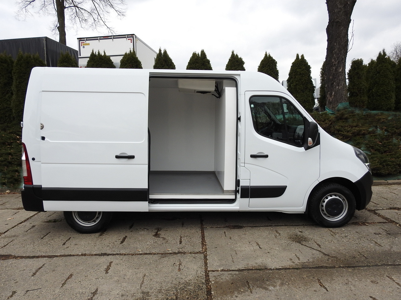 OPEL MOVANO REFRIGERATOR VAN 0*C CRUISE CONTROL NAVIGATION AIR CONDITIONING LED LIGHTS  136HP en leasing occasion OPEL MOVANO REFRIGERATOR VAN 0*C CRUISE CONTROL NAVIGATION AIR CONDITIONING LED LIGHTS  136HP: photos 8