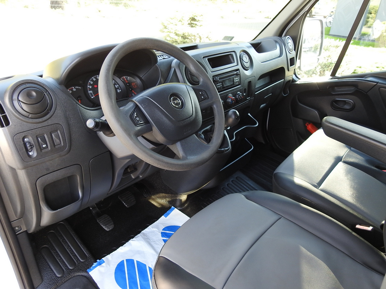 OPEL MOVANO STAKE BODY DOUBLE CABIN DOKA 7 SEATS CRUISE CONTROL AIR CONDITIONING 130HP - Utilitaire double cabine: photos 2 OPEL MOVANO STAKE BODY DOUBLE CABIN DOKA 7 SEATS CRUISE CONTROL AIR CONDITIONING 130HP - Utilitaire double cabine: photos 2