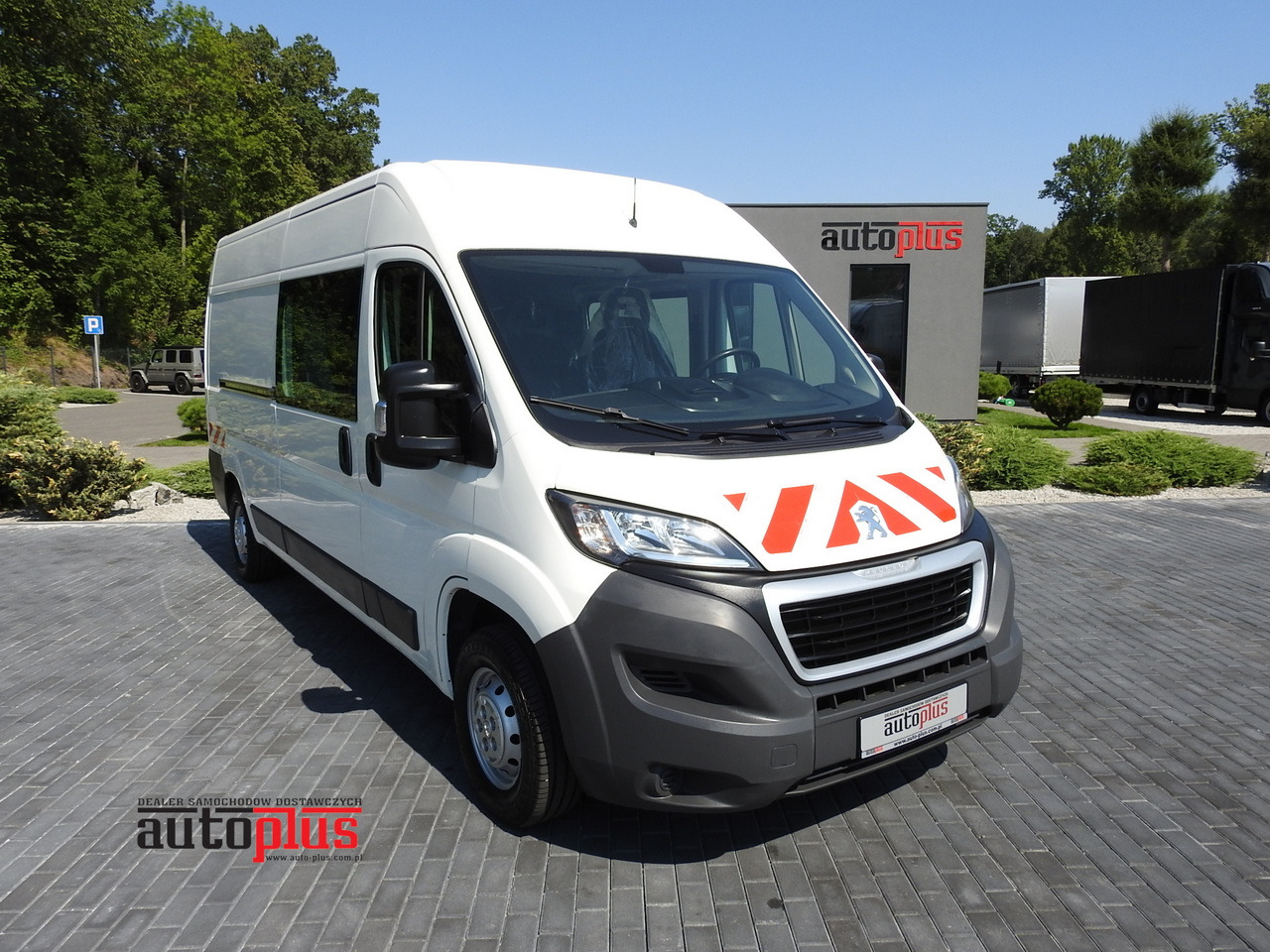 PEUGEOT BOXER BOX DELIVERY VAN 7 SEATS  110HP - Fourgon utilitaire: photos 1 PEUGEOT BOXER BOX DELIVERY VAN 7 SEATS  110HP - Fourgon utilitaire: photos 1