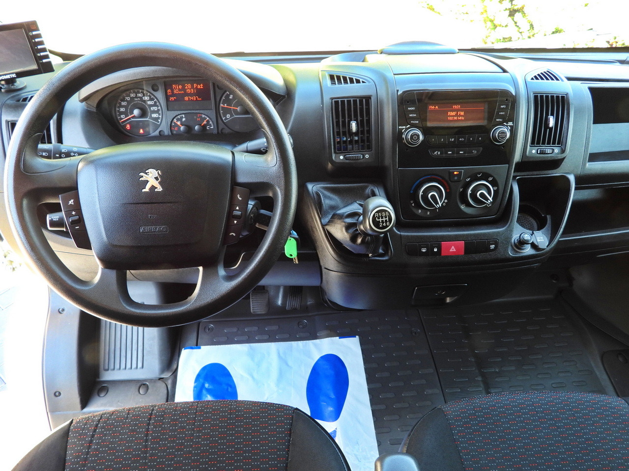 PEUGEOT BOXER BOX LIFT 8 PALLETS CRUISE CONTROL AIR CONDITIONING  130HP en leasing occasion PEUGEOT BOXER BOX LIFT 8 PALLETS CRUISE CONTROL AIR CONDITIONING  130HP: photos 27