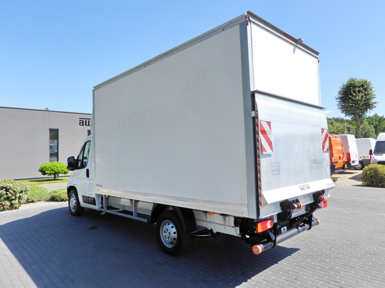 PEUGEOT BOXER BOX LIFT 8 PALLETS CRUISE CONTROL AIR CONDITIONING  130HP en leasing occasion PEUGEOT BOXER BOX LIFT 8 PALLETS CRUISE CONTROL AIR CONDITIONING  130HP: photos 9