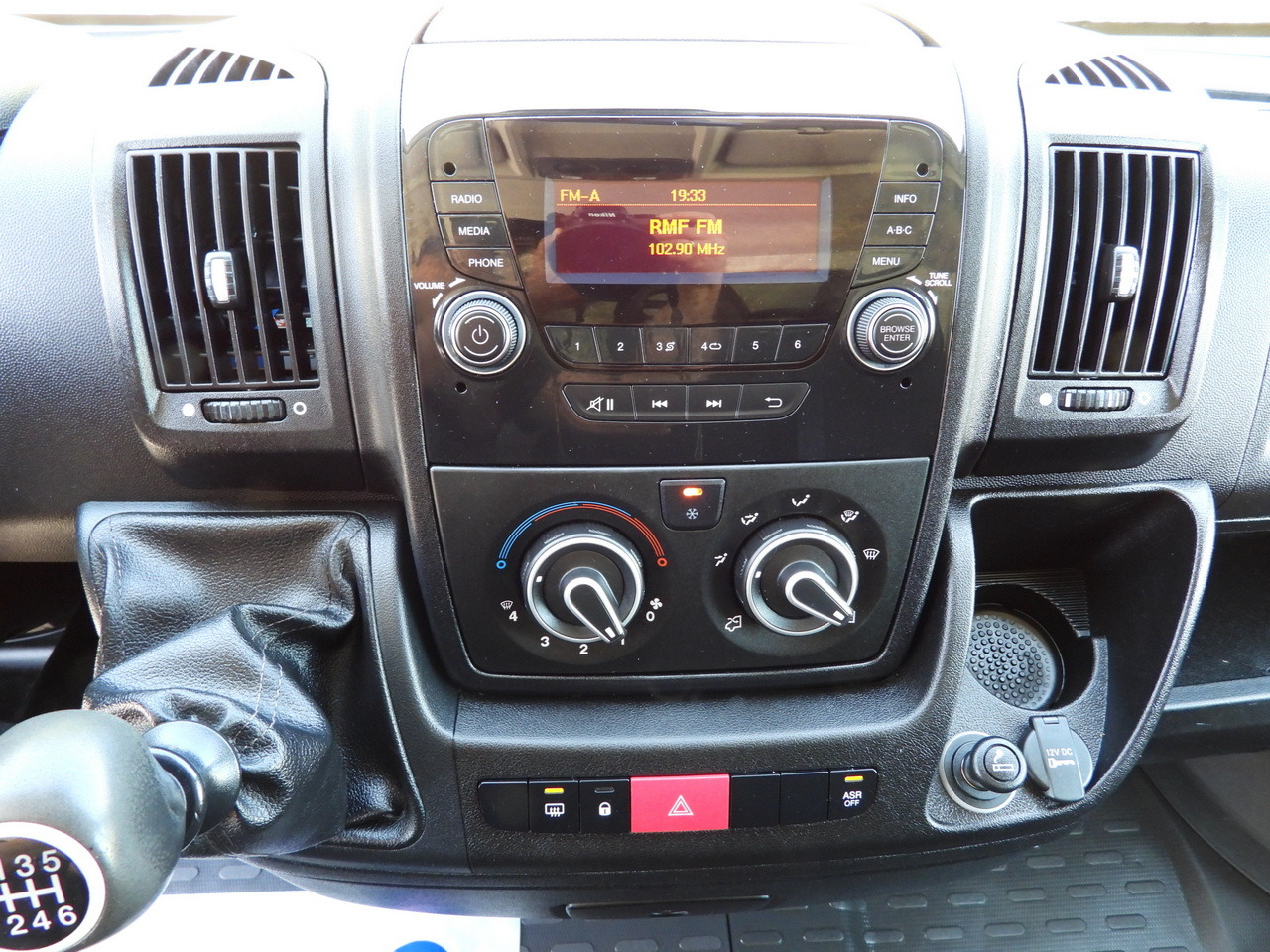 PEUGEOT BOXER BOX LIFT 8 PALLETS CRUISE CONTROL AIR CONDITIONING  130HP en leasing occasion PEUGEOT BOXER BOX LIFT 8 PALLETS CRUISE CONTROL AIR CONDITIONING  130HP: photos 31