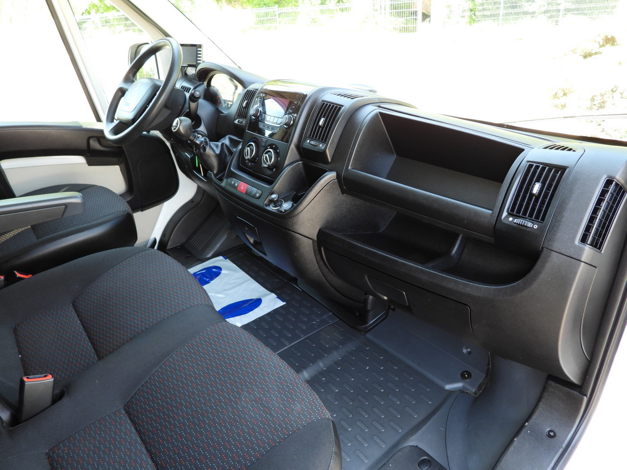 PEUGEOT BOXER BOX LIFT 8 PALLETS CRUISE CONTROL AIR CONDITIONING  130HP en leasing occasion PEUGEOT BOXER BOX LIFT 8 PALLETS CRUISE CONTROL AIR CONDITIONING  130HP: photos 39