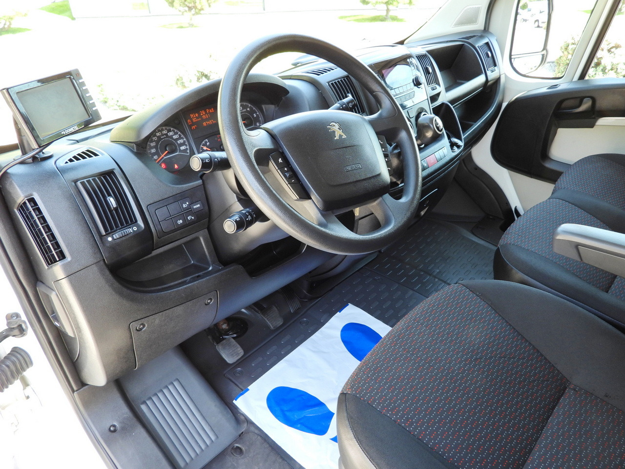 PEUGEOT BOXER BOX LIFT 8 PALLETS CRUISE CONTROL AIR CONDITIONING 130HP - Fourgon grand volume: photos 2 PEUGEOT BOXER BOX LIFT 8 PALLETS CRUISE CONTROL AIR CONDITIONING 130HP - Fourgon grand volume: photos 2