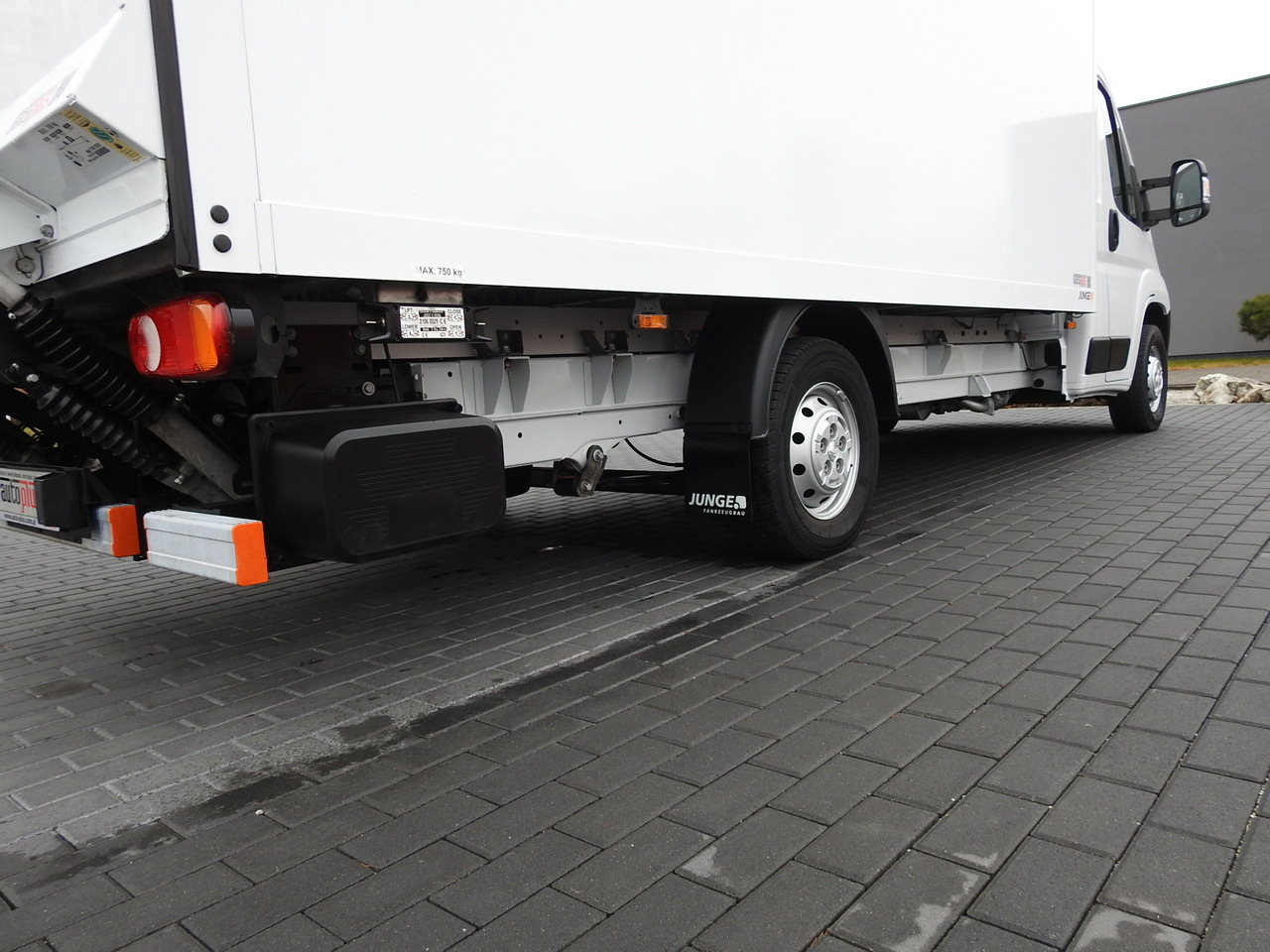 PEUGEOT BOXER BOX LIFT 8 PALLETS CRUISE CONTROL AIR CONDITIONING  140HP en leasing occasion PEUGEOT BOXER BOX LIFT 8 PALLETS CRUISE CONTROL AIR CONDITIONING  140HP: photos 16