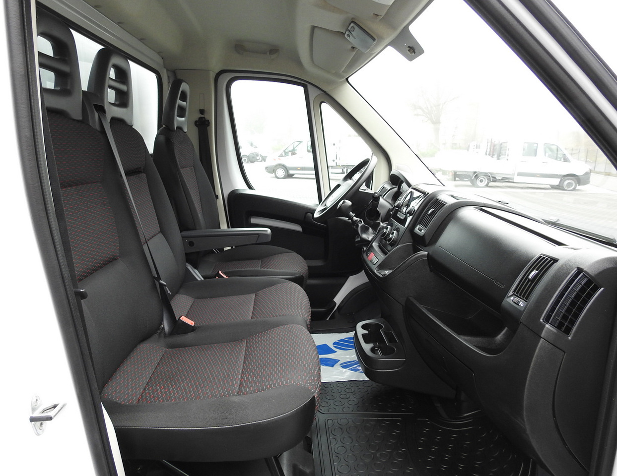 PEUGEOT BOXER BOX LIFT 8 PALLETS CRUISE CONTROL AIR CONDITIONING  140HP en leasing occasion PEUGEOT BOXER BOX LIFT 8 PALLETS CRUISE CONTROL AIR CONDITIONING  140HP: photos 33