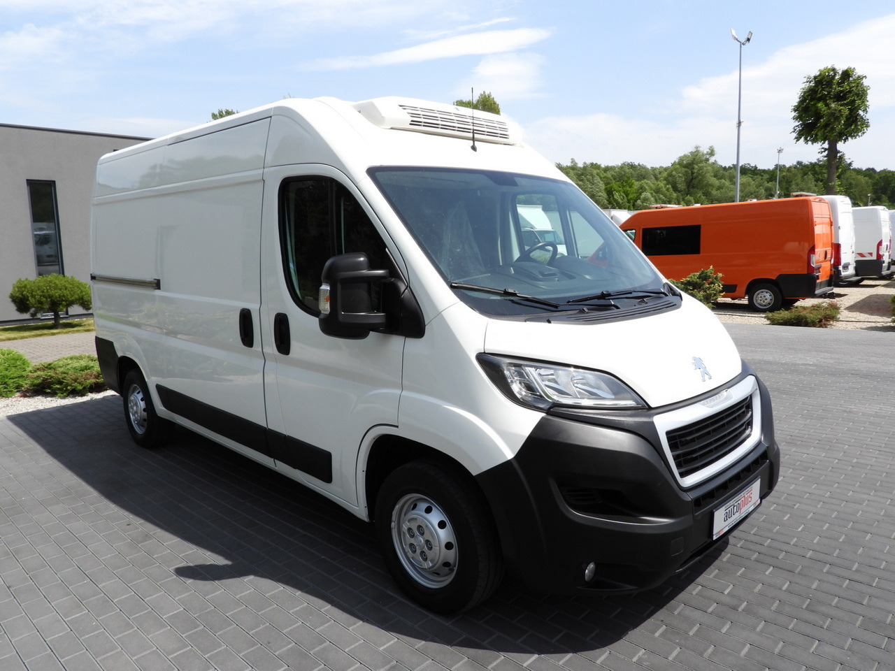 PEUGEOT BOXER  REFRIGERATOR VAN -10*C CRUISE CONTROL AIR CONDITIONING  130HP - Utilitaire frigorifique: photos 4 PEUGEOT BOXER  REFRIGERATOR VAN -10*C CRUISE CONTROL AIR CONDITIONING  130HP - Utilitaire frigorifique: photos 4