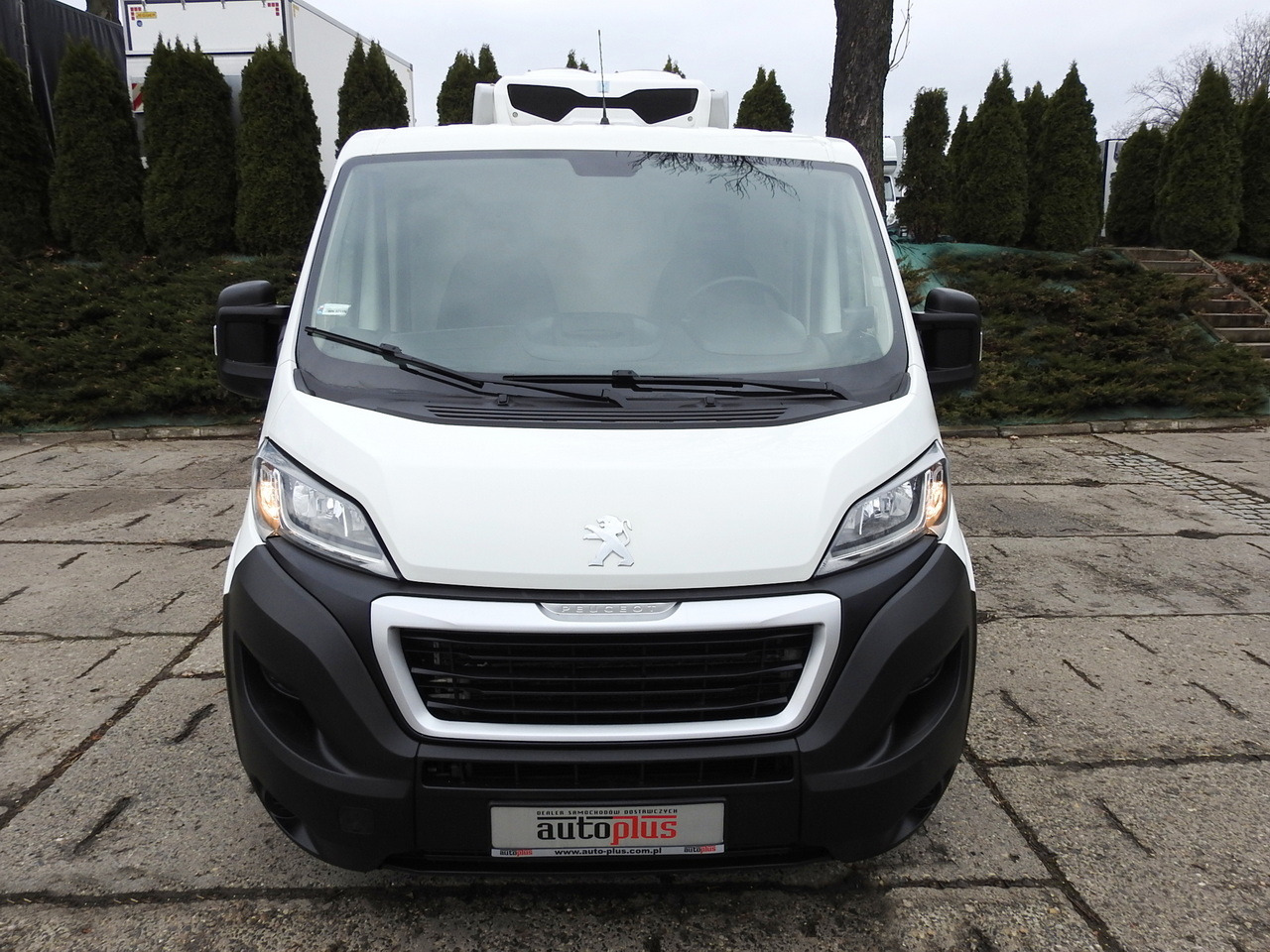 PEUGEOT BOXER REFRIGERATOR VAN -5*C TWO COMPARTMENTS CRUISE CONTROL AIR CONDITIONING 120HP - Utilitaire frigorifique: photos 5 PEUGEOT BOXER REFRIGERATOR VAN -5*C TWO COMPARTMENTS CRUISE CONTROL AIR CONDITIONING 120HP - Utilitaire frigorifique: photos 5