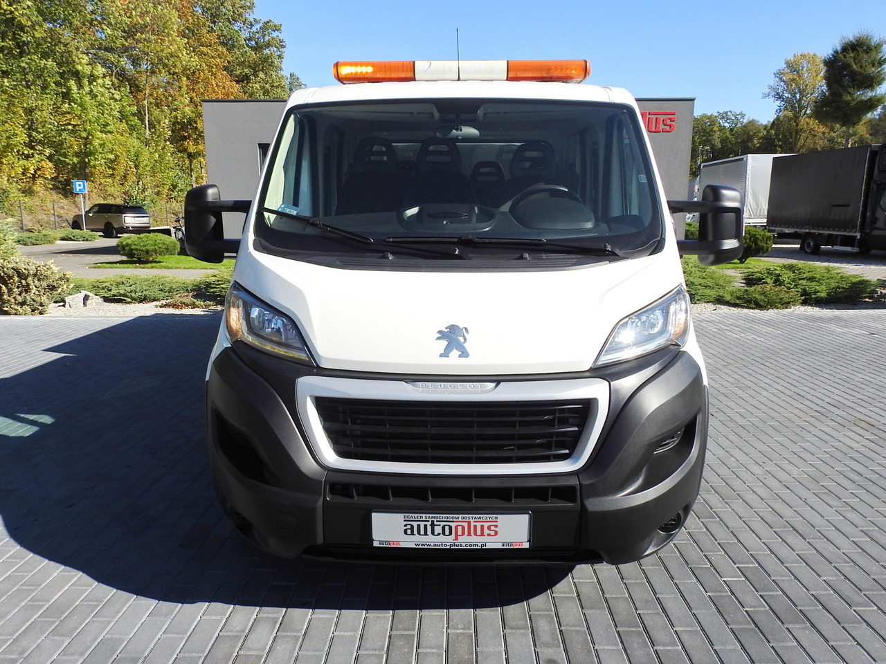 PEUGEOT BOXER STAKE BODY DOUBLE CABIN DOKA 7 SEATS AIR CONDITIONING 140HP - Utilitaire double cabine: photos 5 PEUGEOT BOXER STAKE BODY DOUBLE CABIN DOKA 7 SEATS AIR CONDITIONING 140HP - Utilitaire double cabine: photos 5