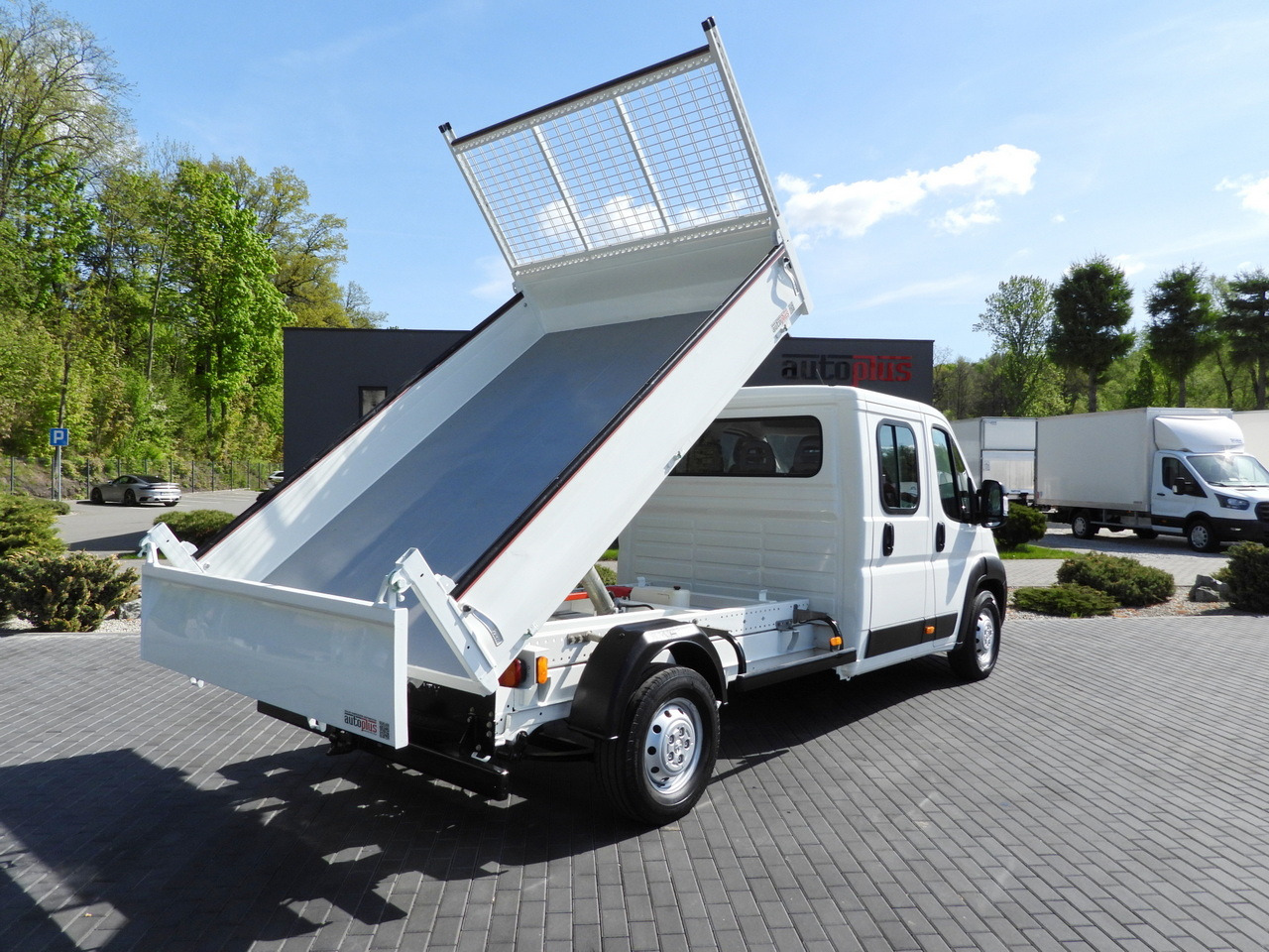 PEUGEOT BOXER TIPPER DOUBLE CABIN DOKA 7 SEATS CRUISE CONTROL AIR CONDITIONING 140HP - Utilitaire benne: photos 3 PEUGEOT BOXER TIPPER DOUBLE CABIN DOKA 7 SEATS CRUISE CONTROL AIR CONDITIONING 140HP - Utilitaire benne: photos 3