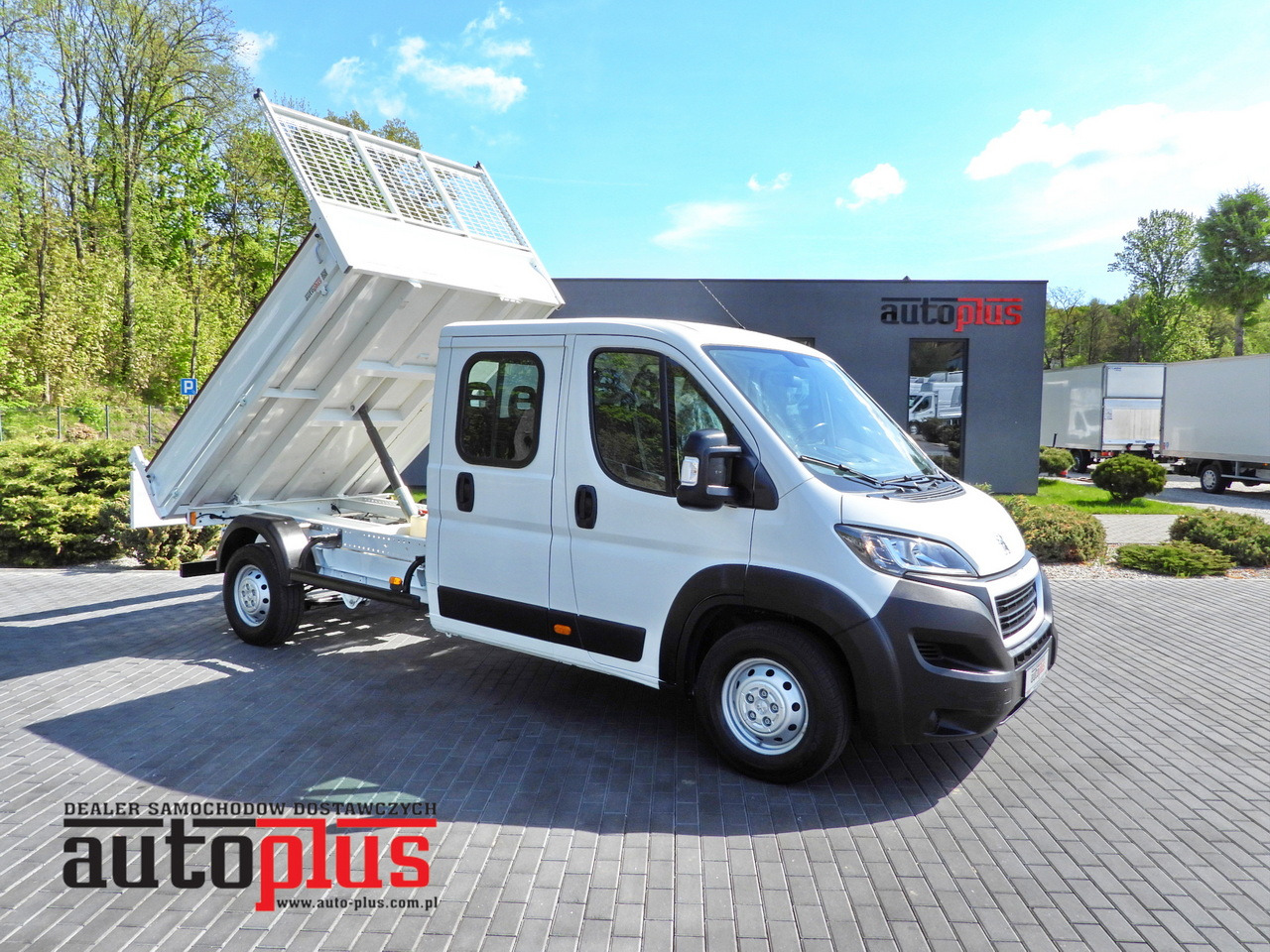 PEUGEOT BOXER TIPPER DOUBLE CABIN DOKA 7 SEATS CRUISE CONTROL AIR CONDITIONING 140HP - Utilitaire benne: photos 1 PEUGEOT BOXER TIPPER DOUBLE CABIN DOKA 7 SEATS CRUISE CONTROL AIR CONDITIONING 140HP - Utilitaire benne: photos 1
