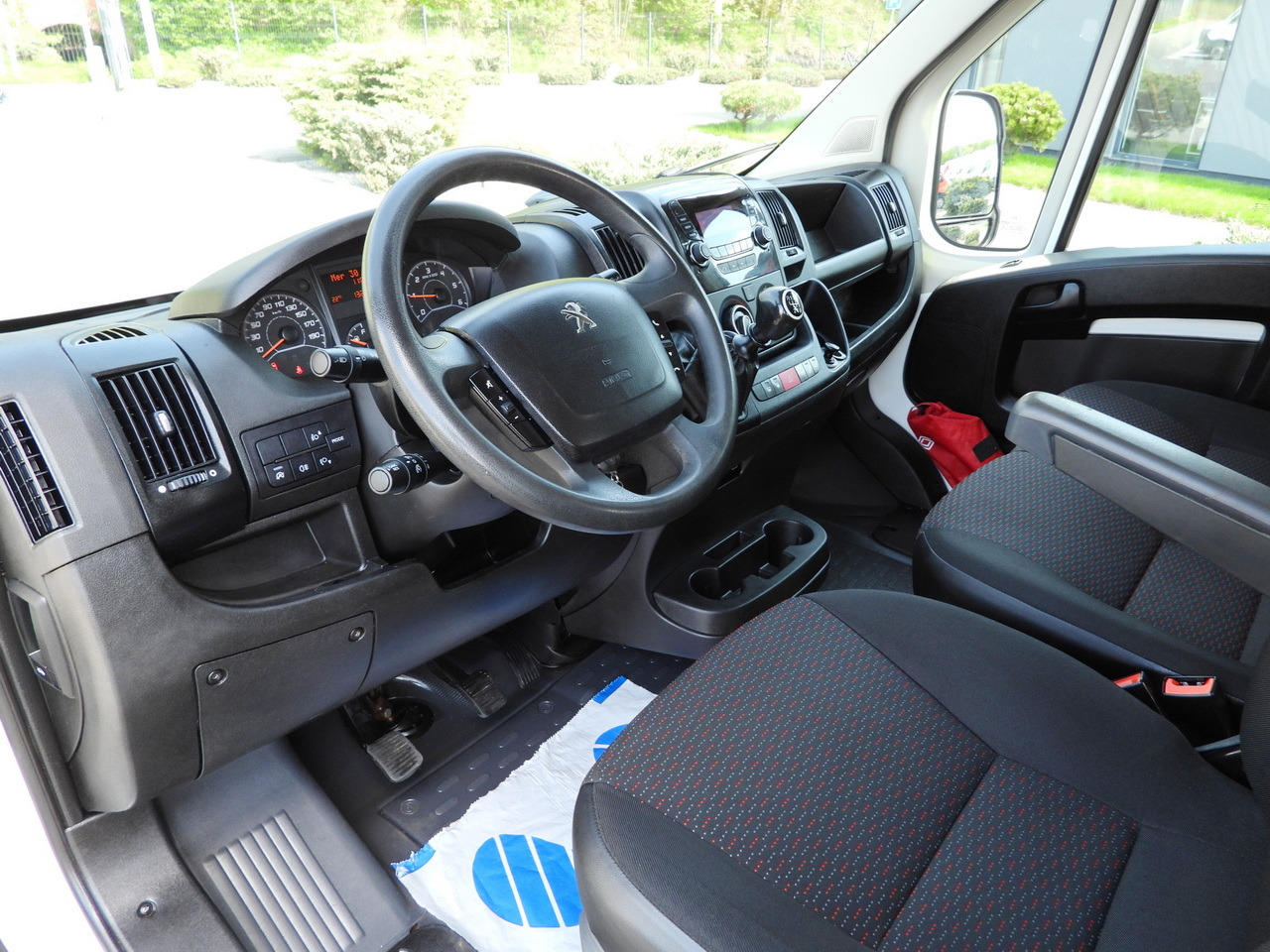 PEUGEOT BOXER TIPPER DOUBLE CABIN DOKA 7 SEATS CRUISE CONTROL AIR CONDITIONING 140HP - Utilitaire benne: photos 2 PEUGEOT BOXER TIPPER DOUBLE CABIN DOKA 7 SEATS CRUISE CONTROL AIR CONDITIONING 140HP - Utilitaire benne: photos 2