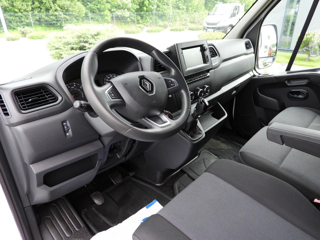 RENAULT MASTER BOX DELIVERY VAN 7 SEATS CRUISE CONTROL NAVIGATION LED LIGHTS AIR CONDITIONING 140HP - Fourgon utilitaire: photos 2 RENAULT MASTER BOX DELIVERY VAN 7 SEATS CRUISE CONTROL NAVIGATION LED LIGHTS AIR CONDITIONING 140HP - Fourgon utilitaire: photos 2