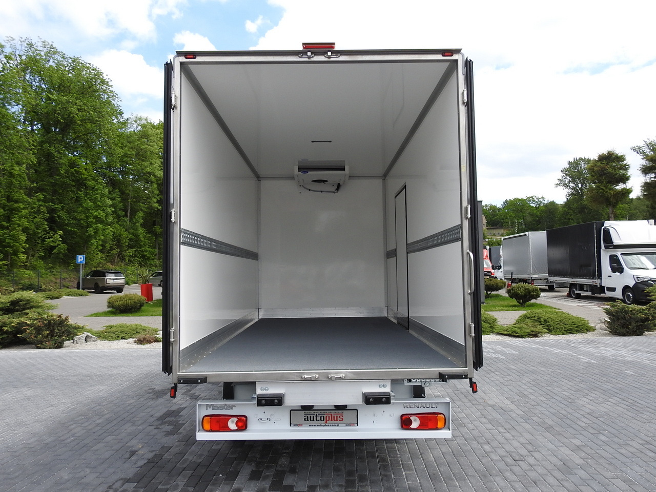 Utilitaire frigorifique neuf RENAULT MASTER NEW REGRIGERATOR BOX -10*C 8 PALLETS CRUISE CONTROL AIR CONDITIONING LED LIGHTS GUARANTEE 165HP: photos 12 Utilitaire frigorifique neuf RENAULT MASTER NEW REGRIGERATOR BOX -10*C 8 PALLETS CRUISE CONTROL AIR CONDITIONING LED LIGHTS GUARANTEE 165HP: photos 12