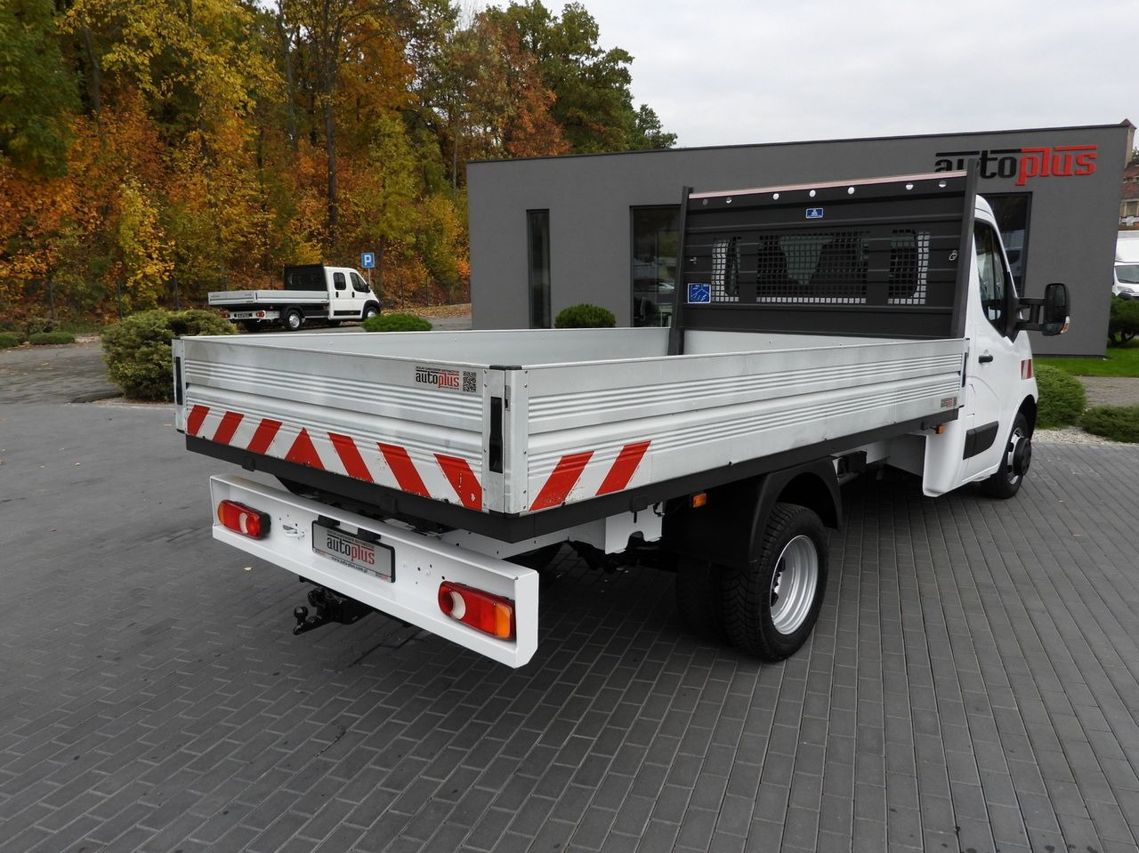 RENAULT MASTER STAKE BODY CRUISE CONTROL NAVIGATION TWIN WHEELS AIR CONDITIONING 130HP - Utilitaire plateau: photos 3 RENAULT MASTER STAKE BODY CRUISE CONTROL NAVIGATION TWIN WHEELS AIR CONDITIONING 130HP - Utilitaire plateau: photos 3