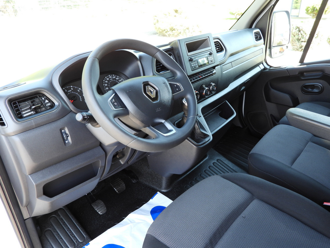 RENAULT MASTER TARPAULIN 10 PALLETS WEBASTO CRUISE CONTROL LED LIGHTS AIR CONDITIONING 165HP - Utilitaire rideaux coulissants (PLSC): photos 2 RENAULT MASTER TARPAULIN 10 PALLETS WEBASTO CRUISE CONTROL LED LIGHTS AIR CONDITIONING 165HP - Utilitaire rideaux coulissants (PLSC): photos 2