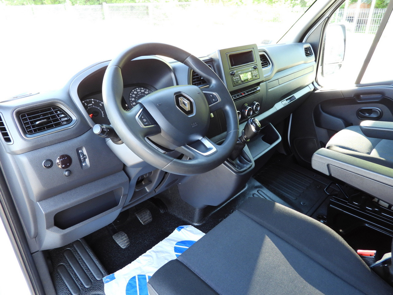 RENAULT MASTER TARPAULIN 10 PALLETS WEBASTO CRUISE CONTROL LED LIGHTS PNEUMATICS AIR CONDITIONING 165HP - Utilitaire rideaux coulissants (PLSC): photos 2 RENAULT MASTER TARPAULIN 10 PALLETS WEBASTO CRUISE CONTROL LED LIGHTS PNEUMATICS AIR CONDITIONING 165HP - Utilitaire rideaux coulissants (PLSC): photos 2