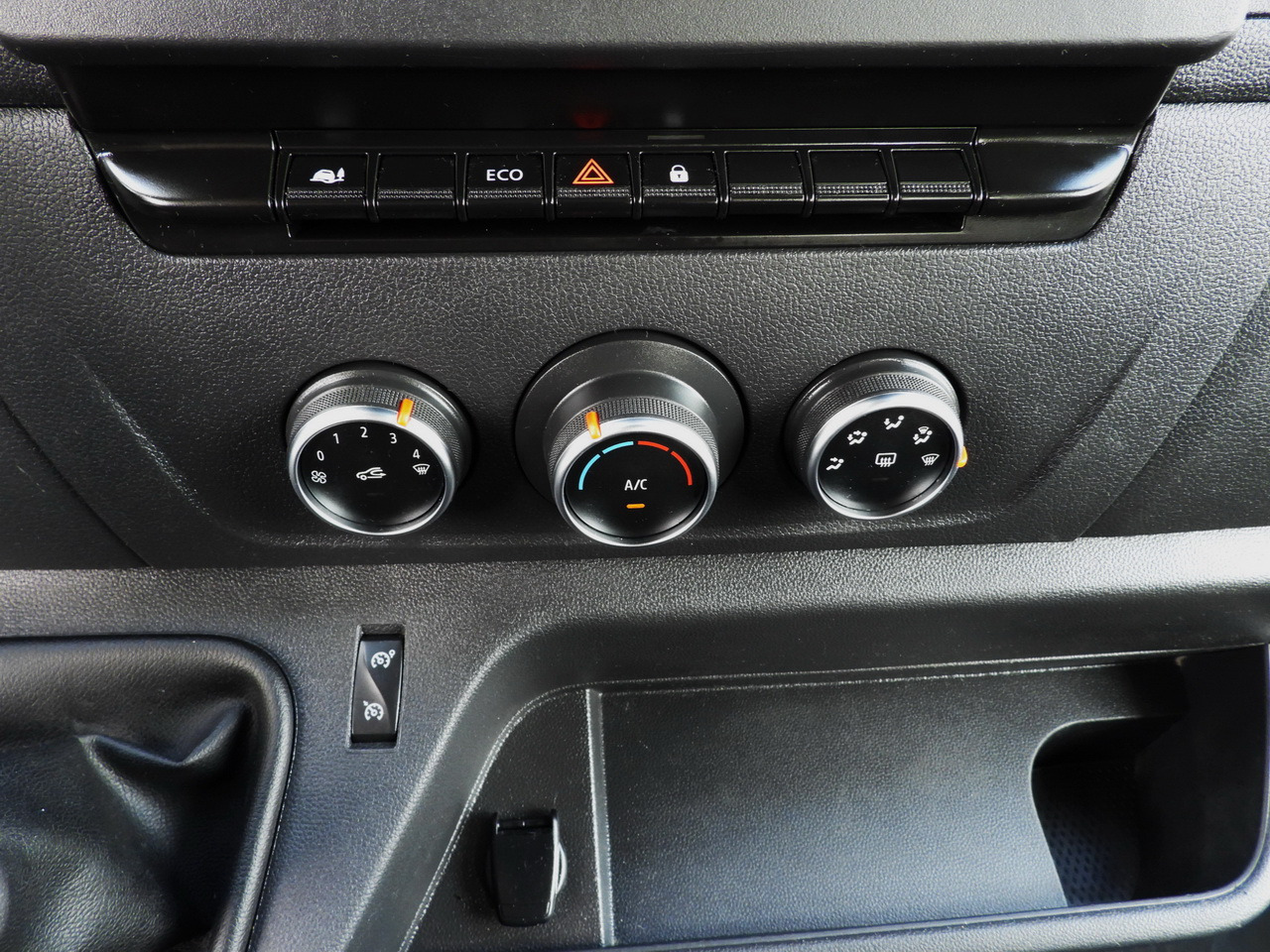 RENAULT MASTER TIPPER CRUISE CONTROL LED LIGHTS TWIN WHEELS AIR CONDITIONING  130HP en leasing occasion RENAULT MASTER TIPPER CRUISE CONTROL LED LIGHTS TWIN WHEELS AIR CONDITIONING  130HP: photos 31