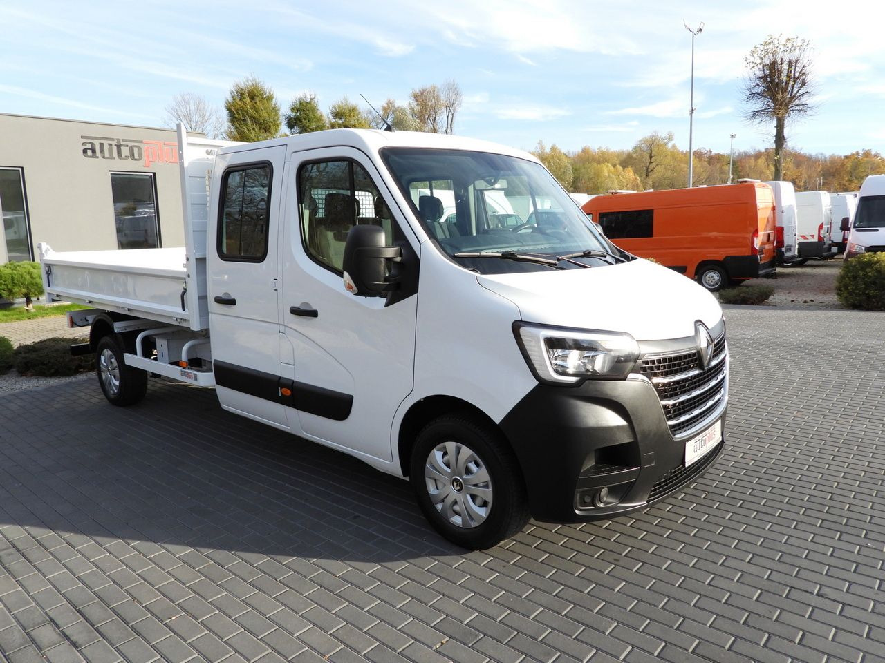 RENAULT MASTER TIPPER DOUBLE CABIN DOKA 6 SEATS CRUISE CONTROL LED LIGHTS AIR CONDITIONING 145HP - Utilitaire benne: photos 4 RENAULT MASTER TIPPER DOUBLE CABIN DOKA 6 SEATS CRUISE CONTROL LED LIGHTS AIR CONDITIONING 145HP - Utilitaire benne: photos 4