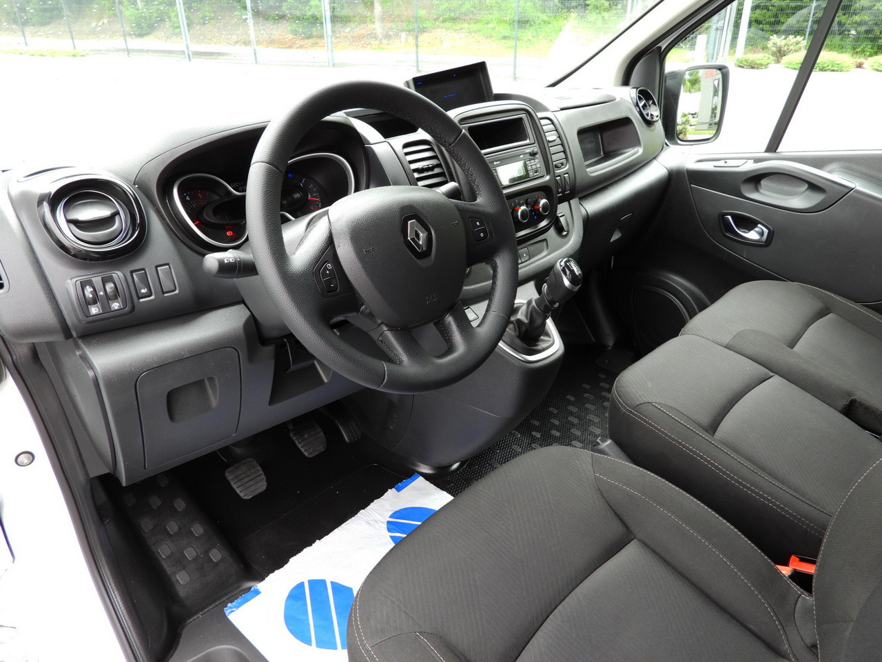 RENAULT TRAFIC REFRIGERATOR VAN -5*C POWER SUPPLY 230V CRUISE CONTROL LED LIGHTS AIR CONDITIONING 120HP - Utilitaire frigorifique: photos 2 RENAULT TRAFIC REFRIGERATOR VAN -5*C POWER SUPPLY 230V CRUISE CONTROL LED LIGHTS AIR CONDITIONING 120HP - Utilitaire frigorifique: photos 2