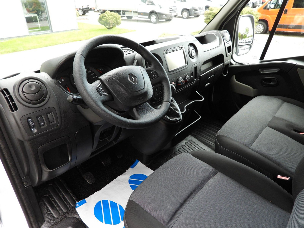 Renault MASTER PRITSCHE DOPPELKABINE DOKA 7 SITZE - Utilitaire plateau, Utilitaire double cabine: photos 2 Renault MASTER PRITSCHE DOPPELKABINE DOKA 7 SITZE - Utilitaire plateau, Utilitaire double cabine: photos 2