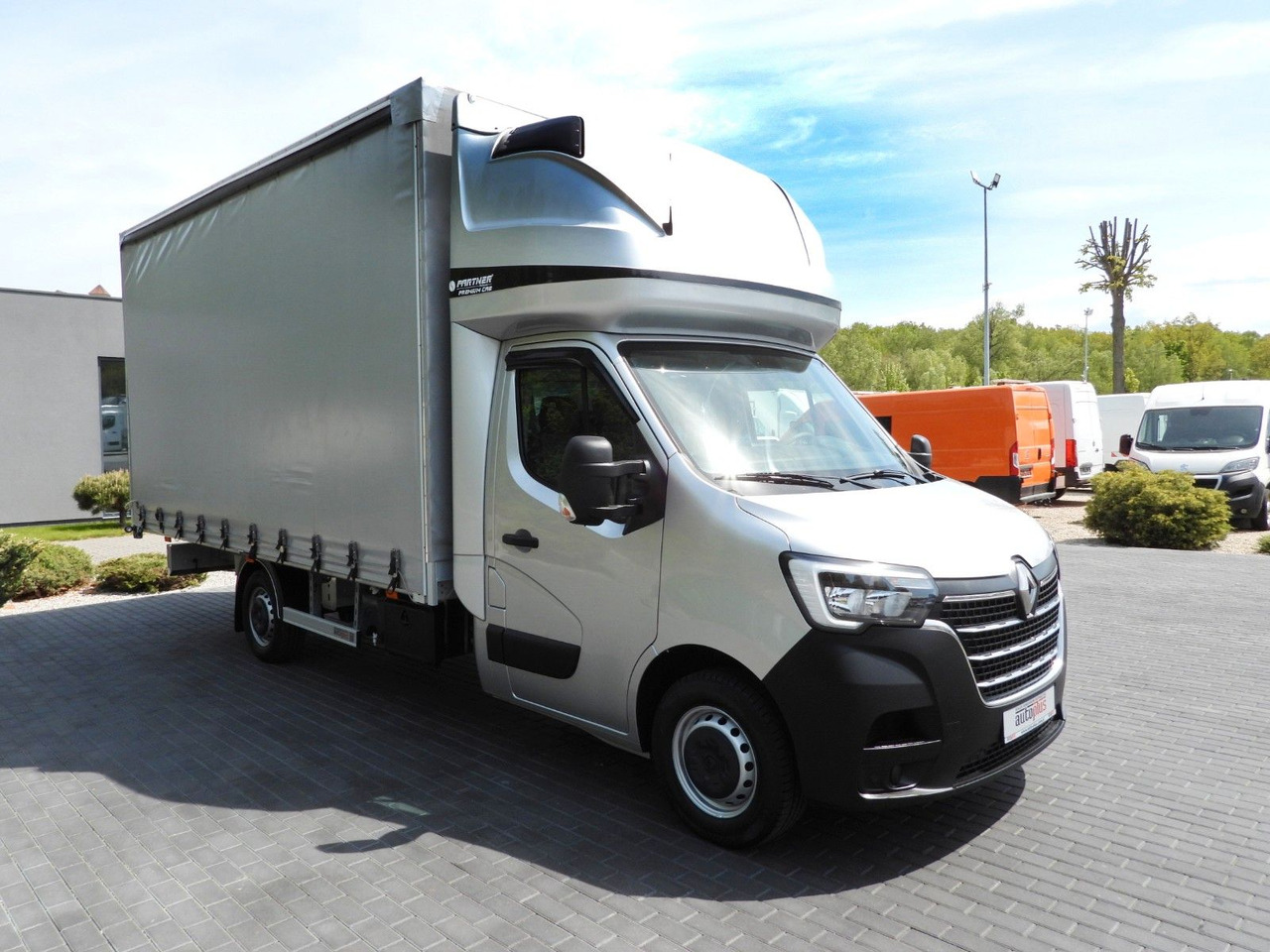 Renault MASTER PRITSCHE PLANE 10 PALETTEN WEBASTO A/C - Utilitaire rideaux coulissants (PLSC): photos 4 Renault MASTER PRITSCHE PLANE 10 PALETTEN WEBASTO A/C - Utilitaire rideaux coulissants (PLSC): photos 4