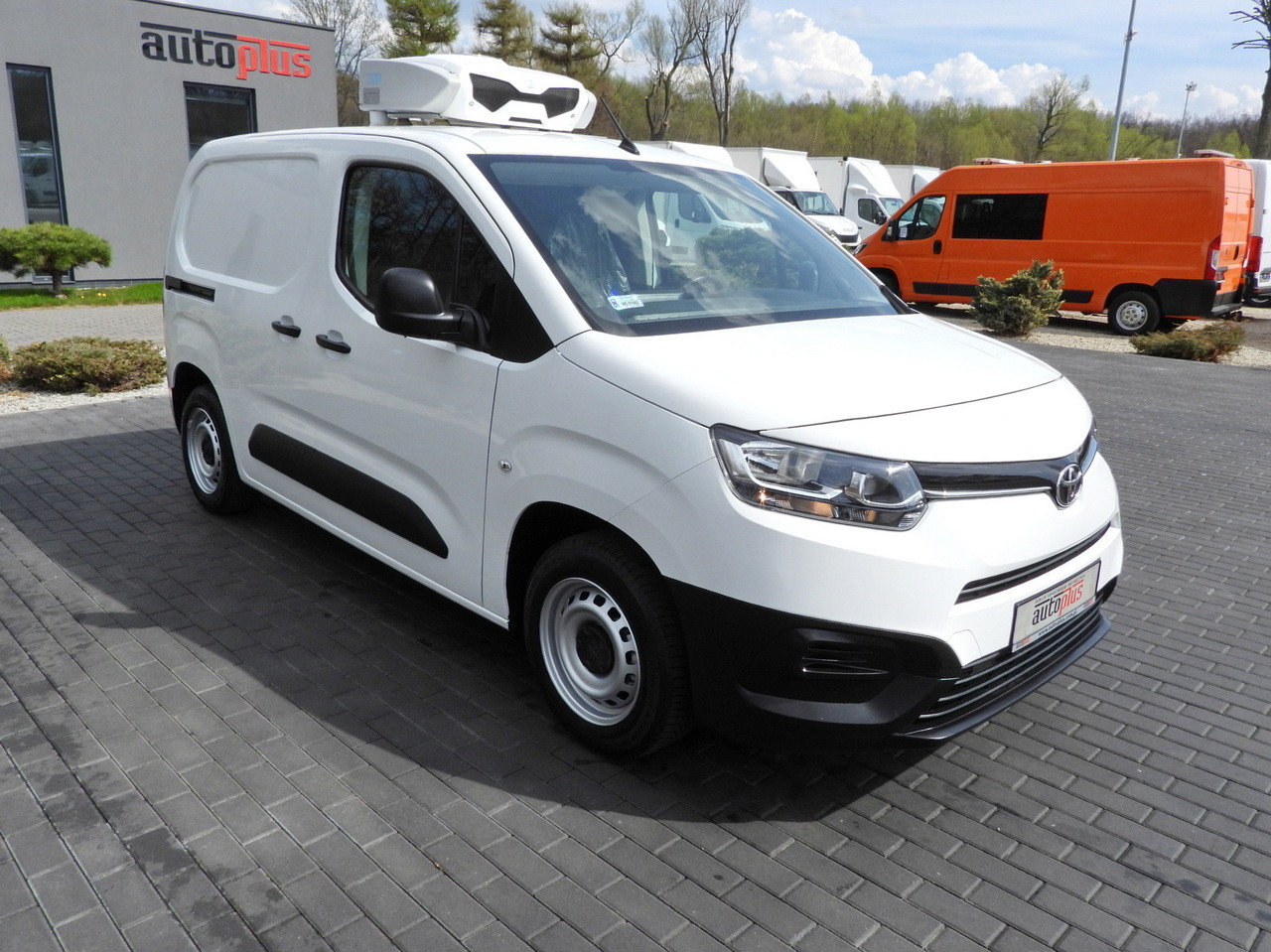 TOYOTA PROACE CITY  REFRIGERATOR VAN -15*C POWER SUPPLY 230V CRUISE CONTROL AIR CONDITIONING  100HP - Utilitaire frigorifique: photos 4 TOYOTA PROACE CITY  REFRIGERATOR VAN -15*C POWER SUPPLY 230V CRUISE CONTROL AIR CONDITIONING  100HP - Utilitaire frigorifique: photos 4