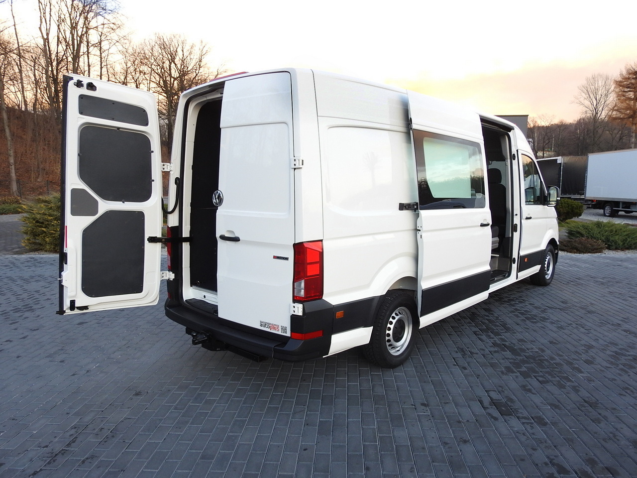 VOLKSWAGEN CRAFTER 4X4 4MOTION BOX DELIVERY VAN 7 SEATS AIR CONDITIONING 140HP - Fourgon utilitaire: photos 3 VOLKSWAGEN CRAFTER 4X4 4MOTION BOX DELIVERY VAN 7 SEATS AIR CONDITIONING 140HP - Fourgon utilitaire: photos 3