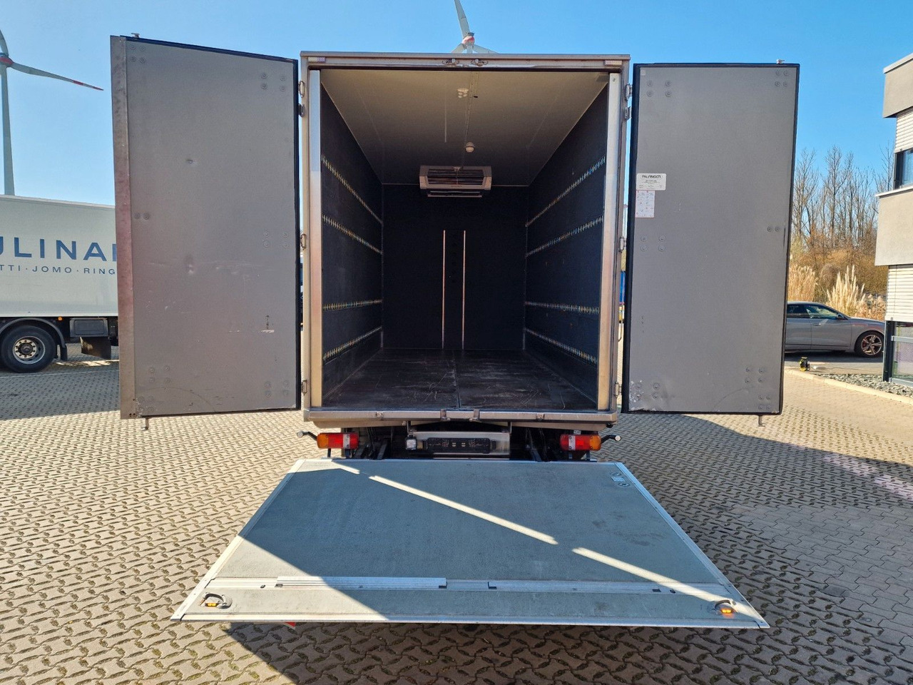 Camion frigorifique MAN TGL 12.250 4X2 BL / Ladebordwand: photos 9